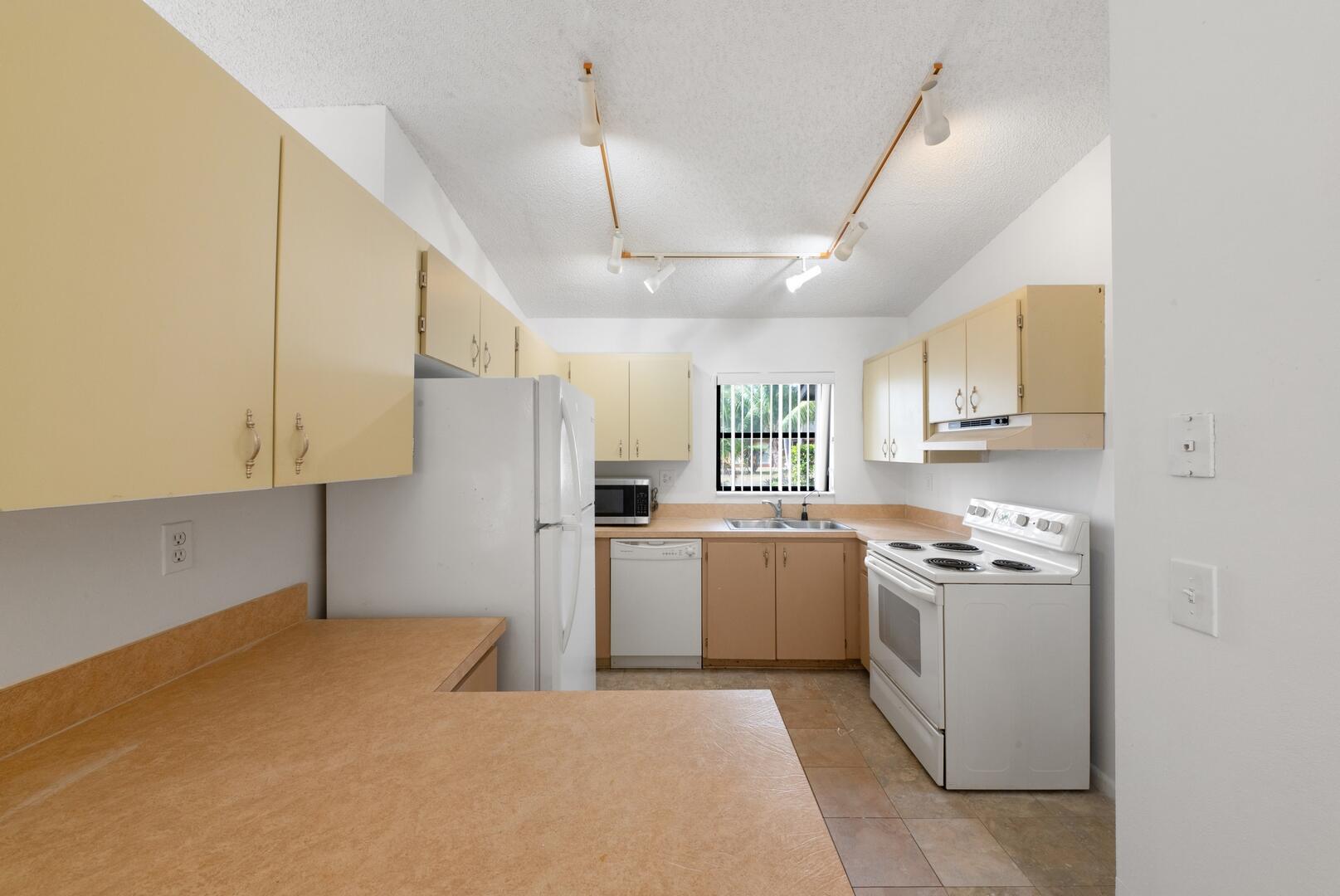 3826 Beresford Road W