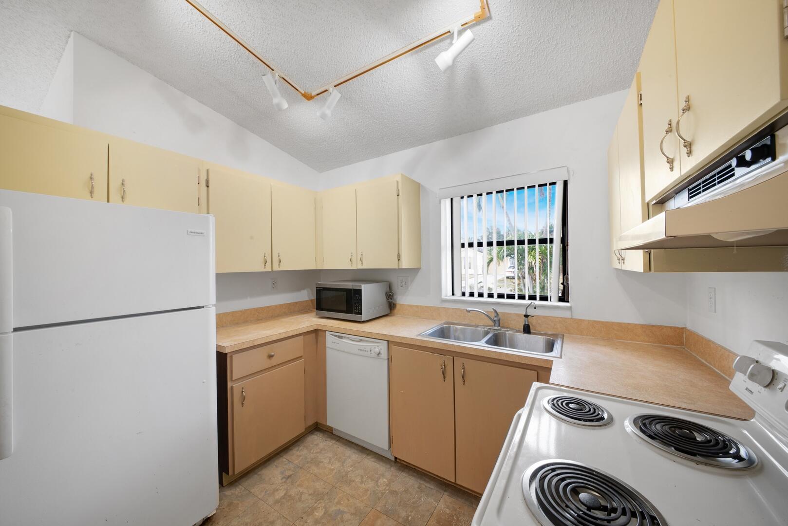 3826 Beresford Road W