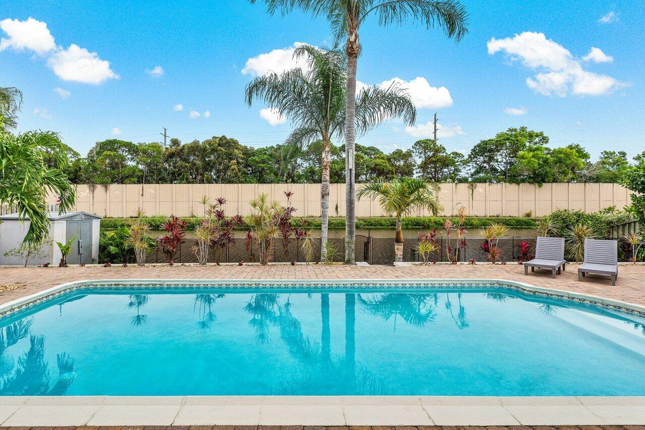 2586 SW 10th Street
