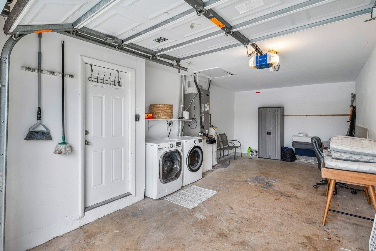 2586 SW 10th Street