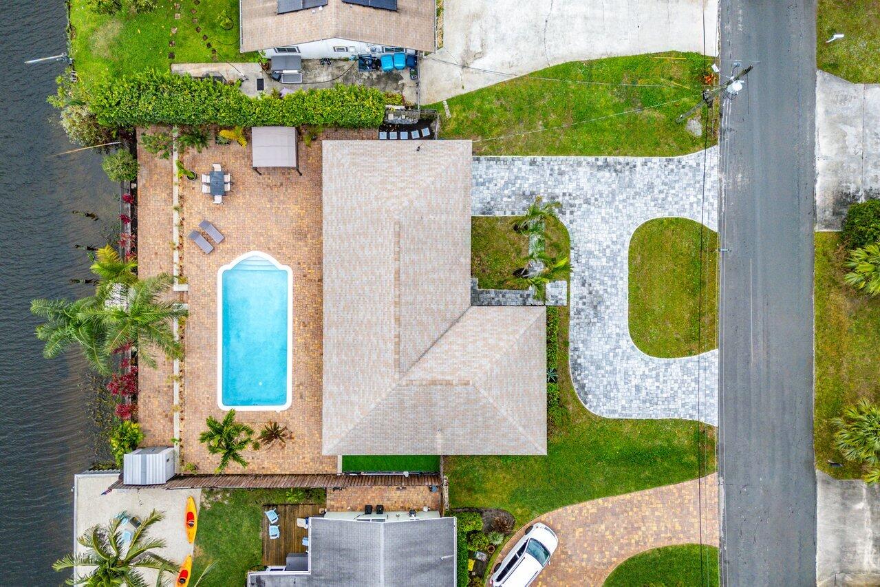2586 SW 10th Street