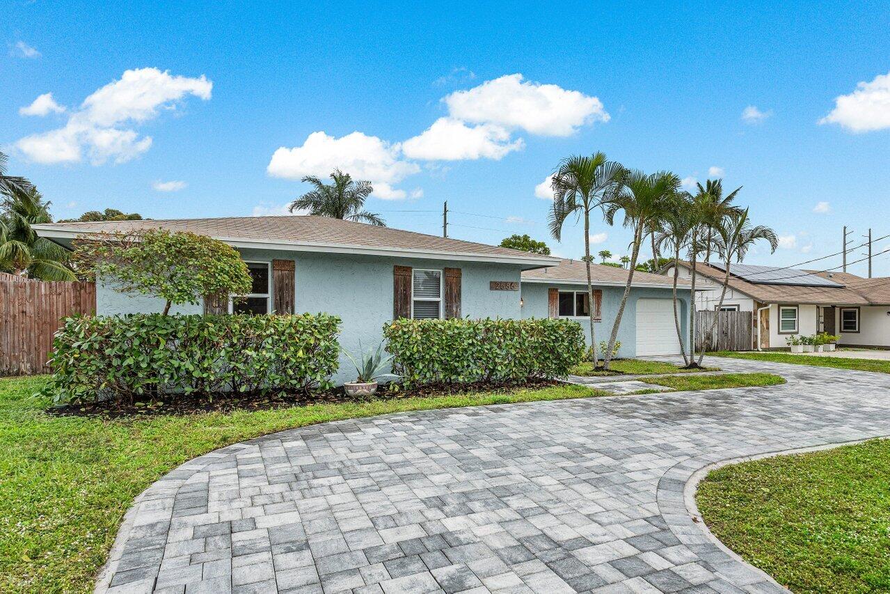 2586 SW 10th Street