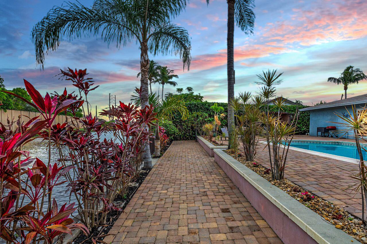 2586 SW 10th Street