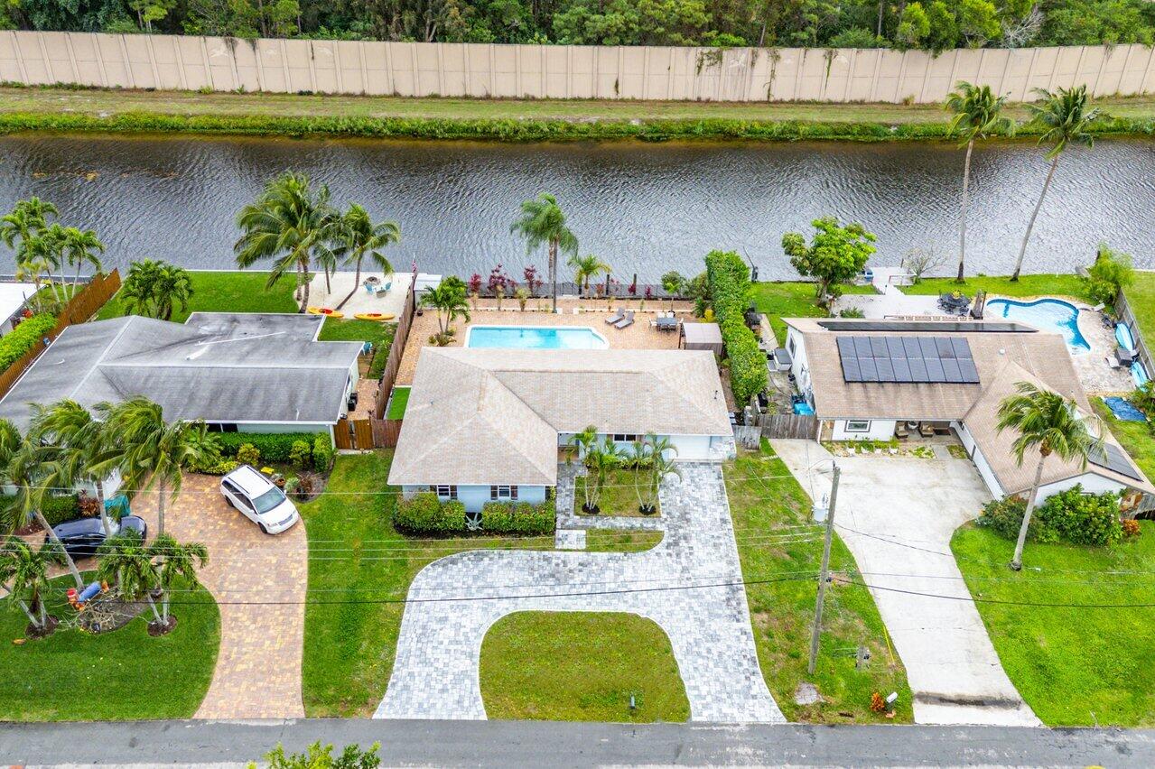 2586 SW 10th Street