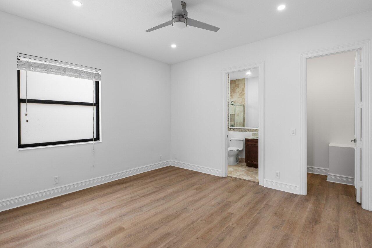 17939 Lake Azure Way