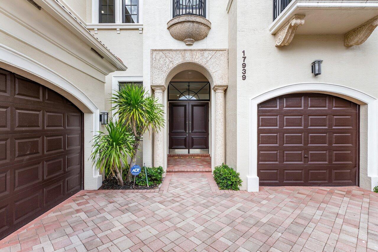 17939 Lake Azure Way
