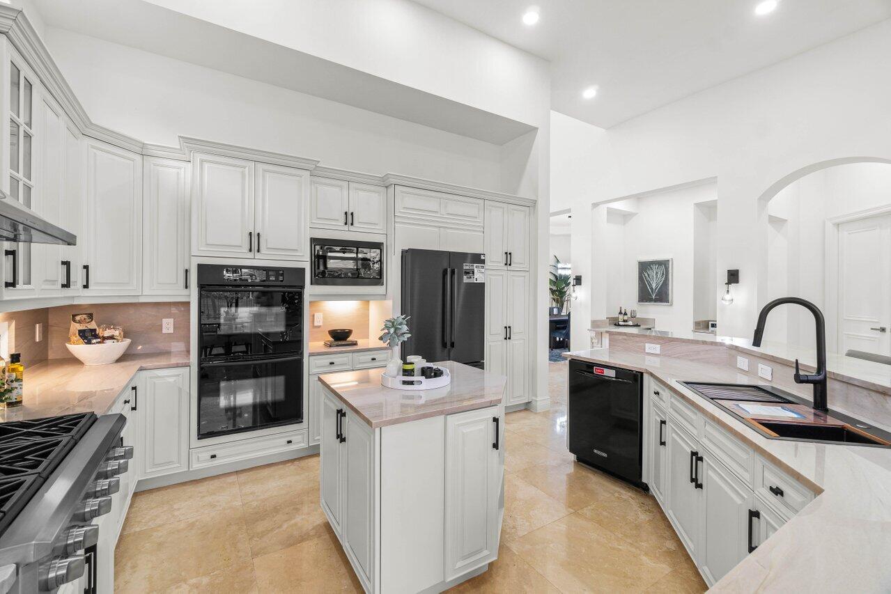 17939 Lake Azure Way