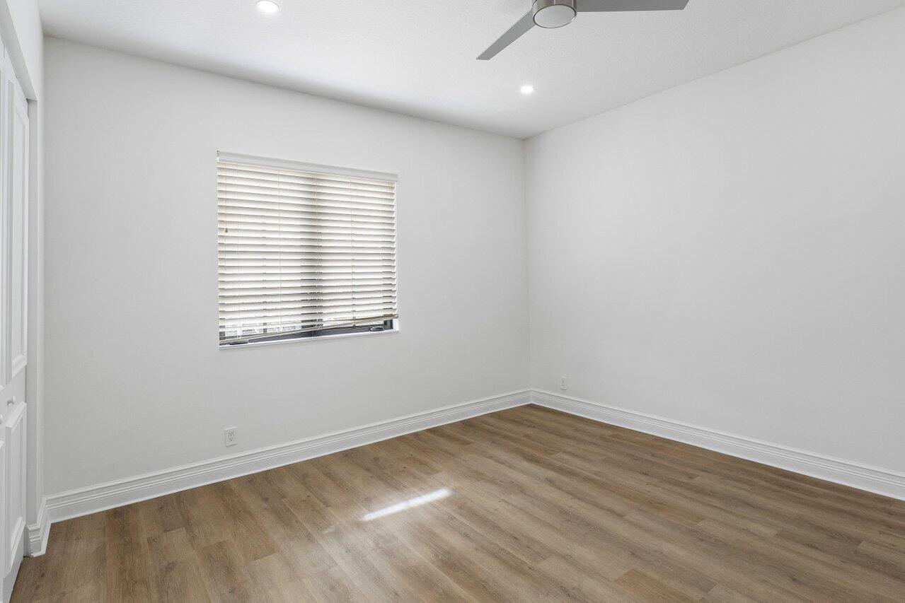 17939 Lake Azure Way