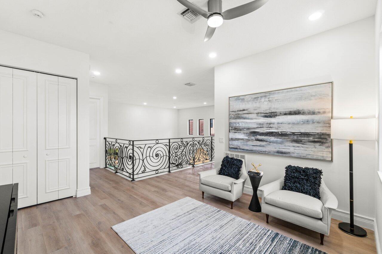 17939 Lake Azure Way