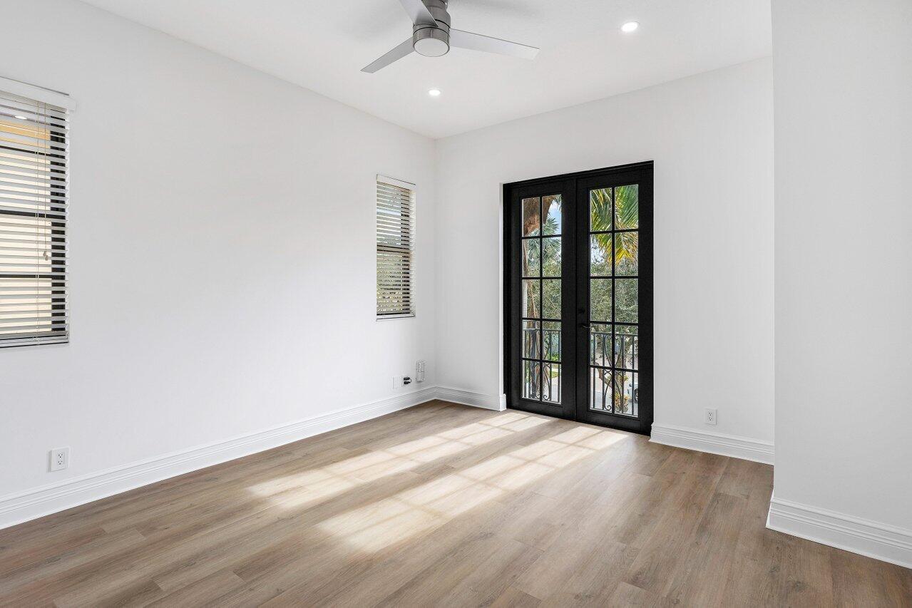 17939 Lake Azure Way