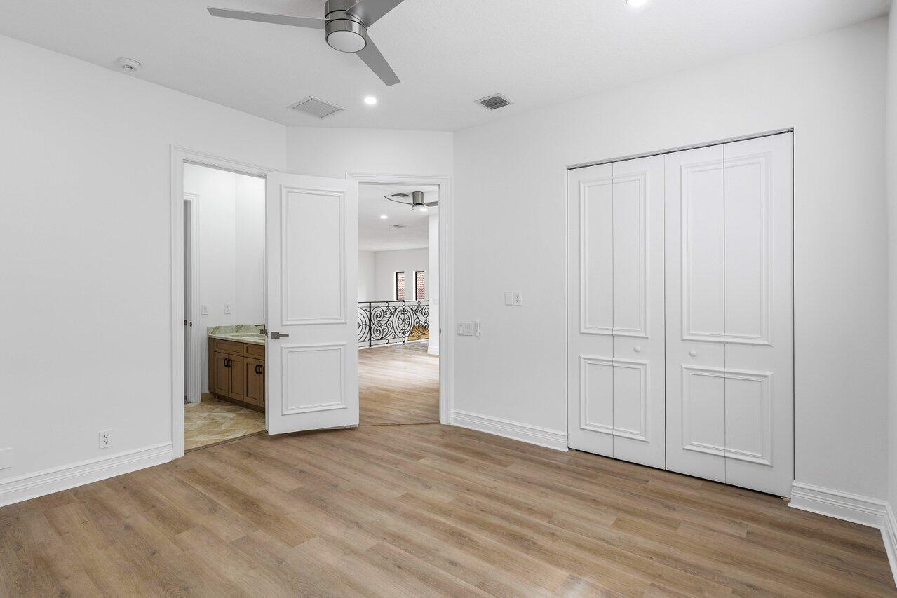 17939 Lake Azure Way