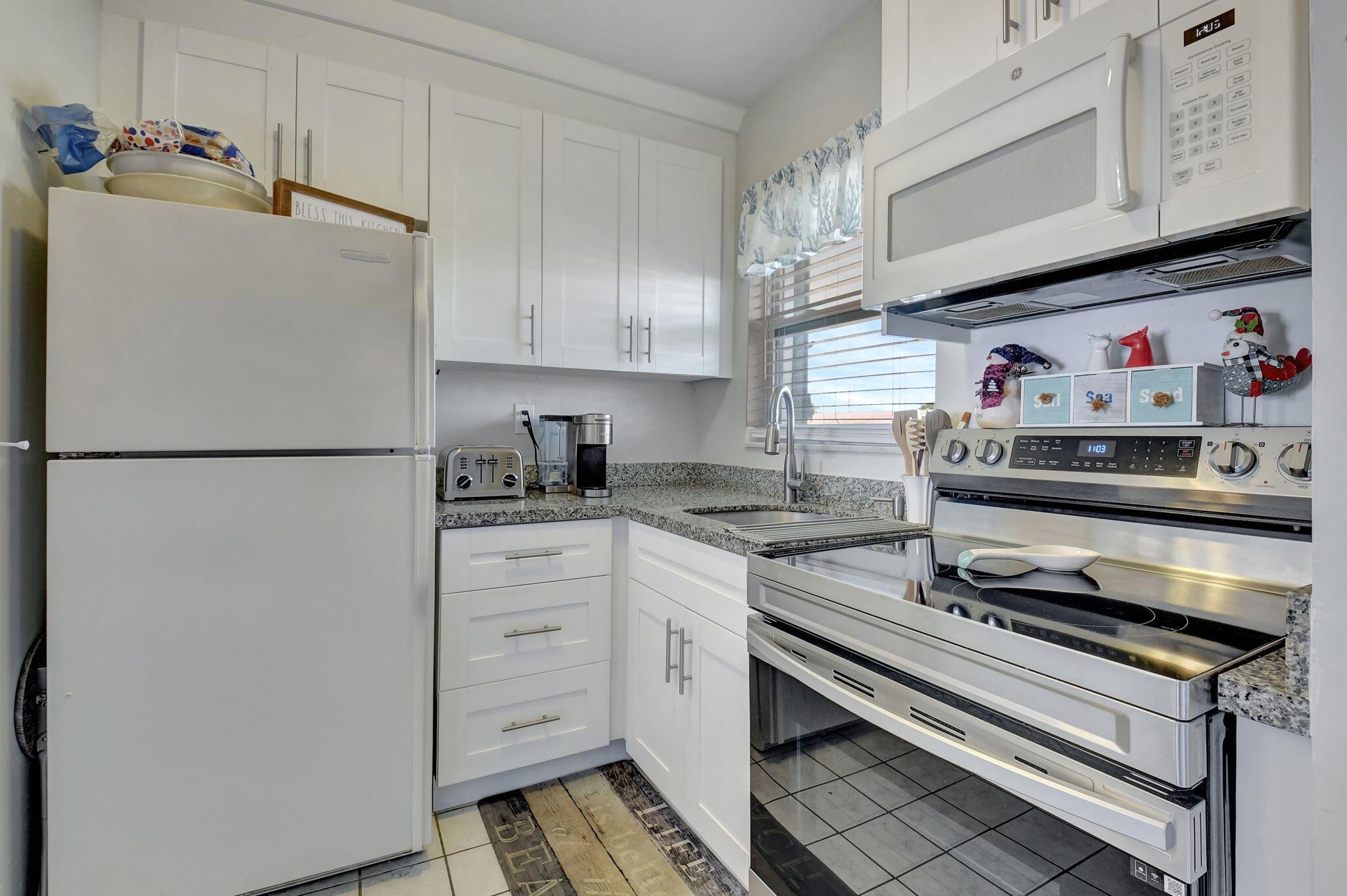 1114 Lake Terrace 208