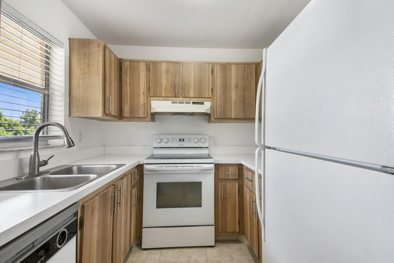 2755 W Atlantic Avenue C 212