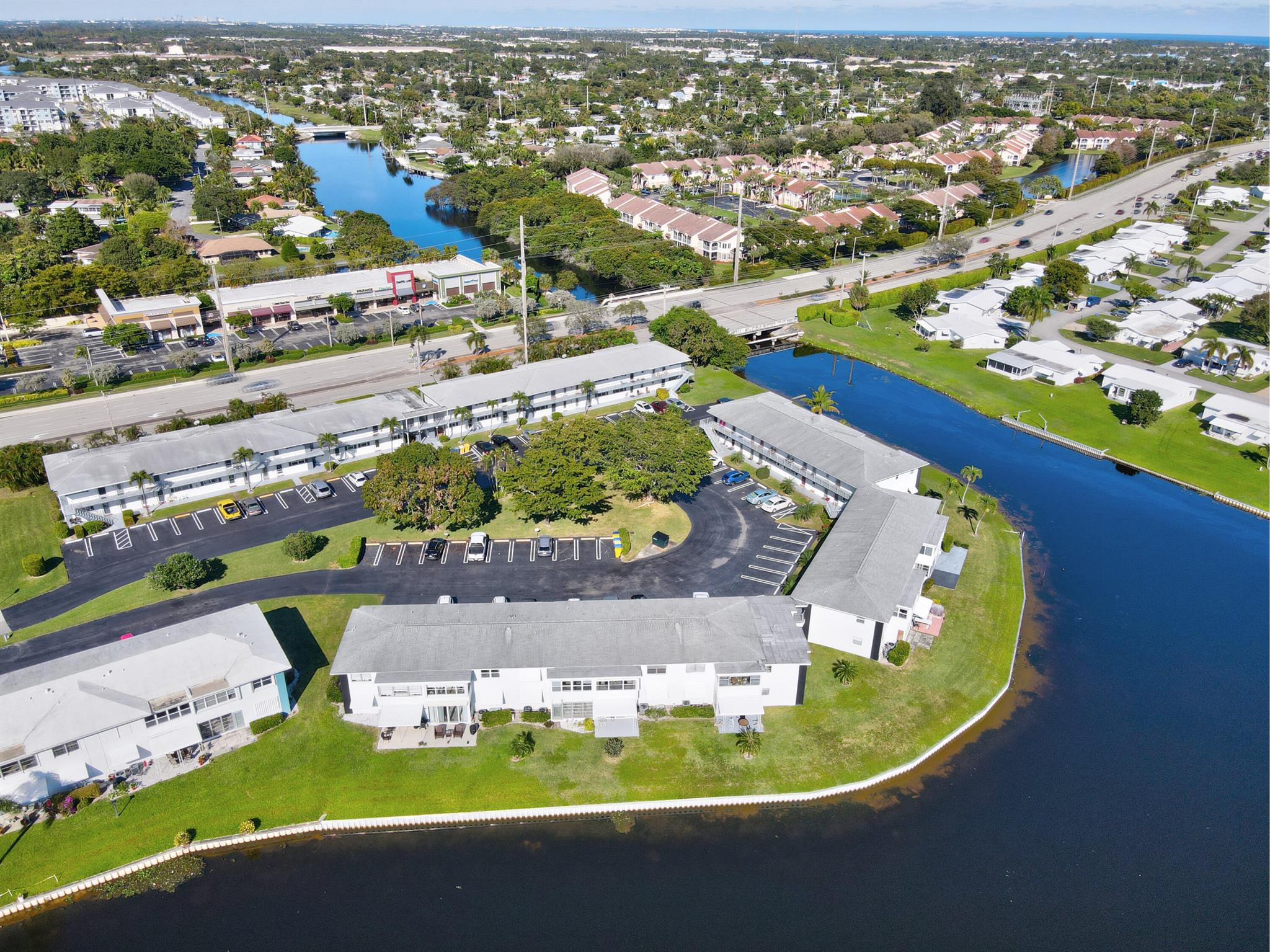 1112 Lake Terrace 203