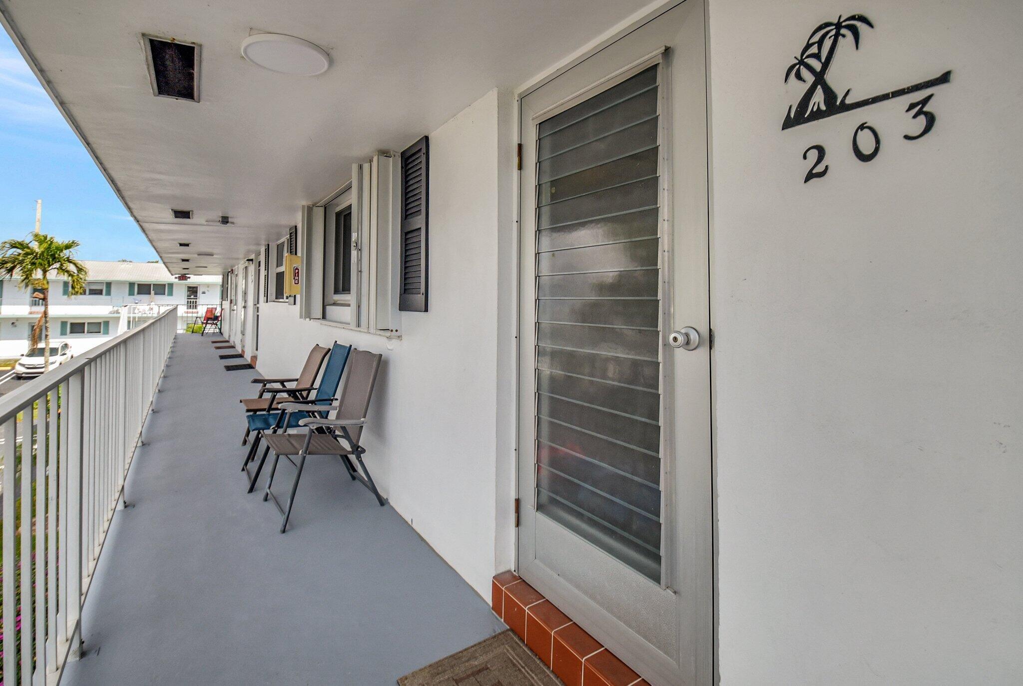 1112 Lake Terrace 203