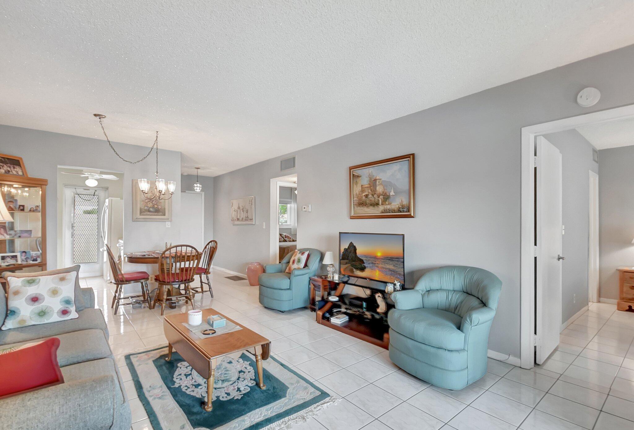 1112 Lake Terrace 203