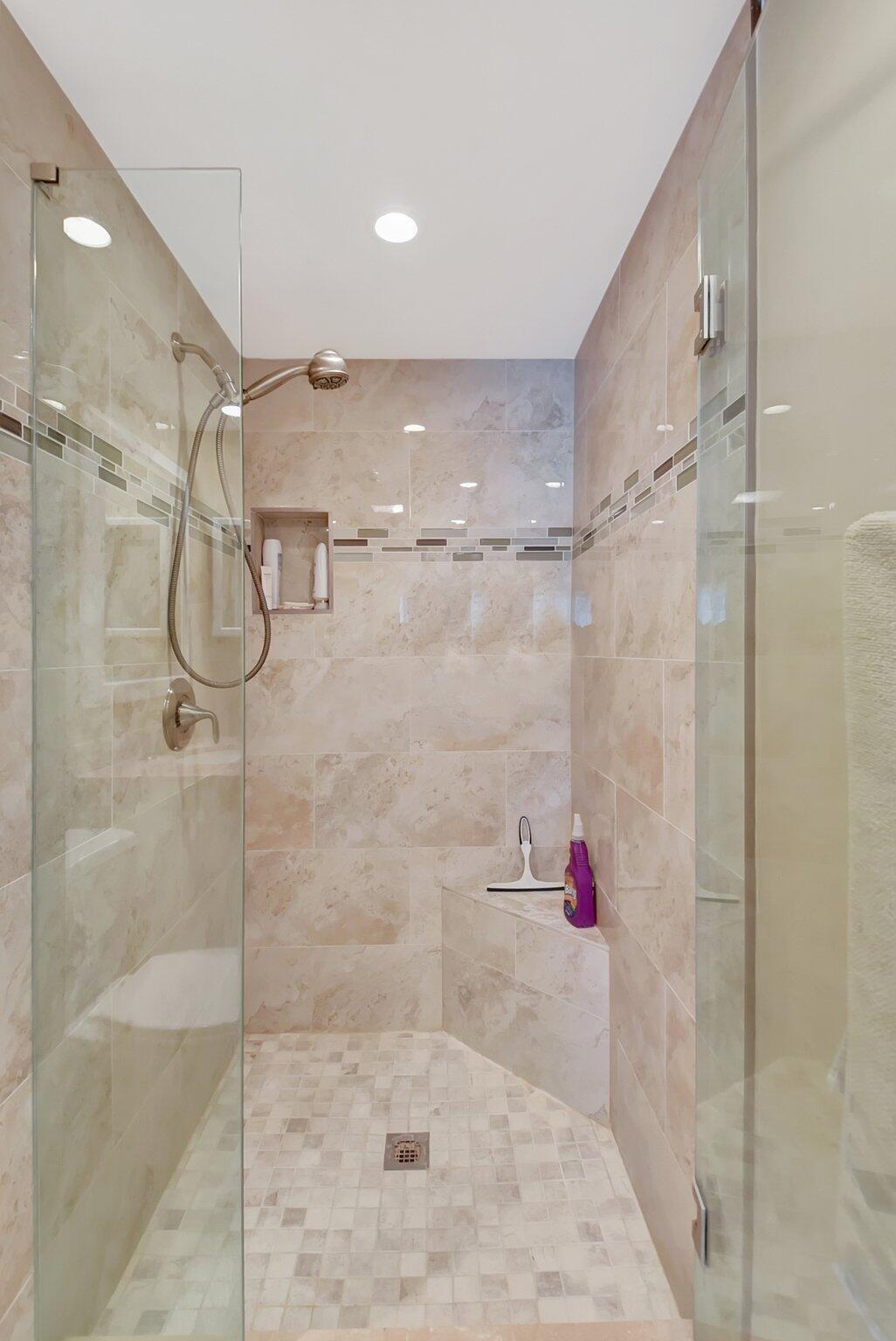 1112 Lake Terrace 203