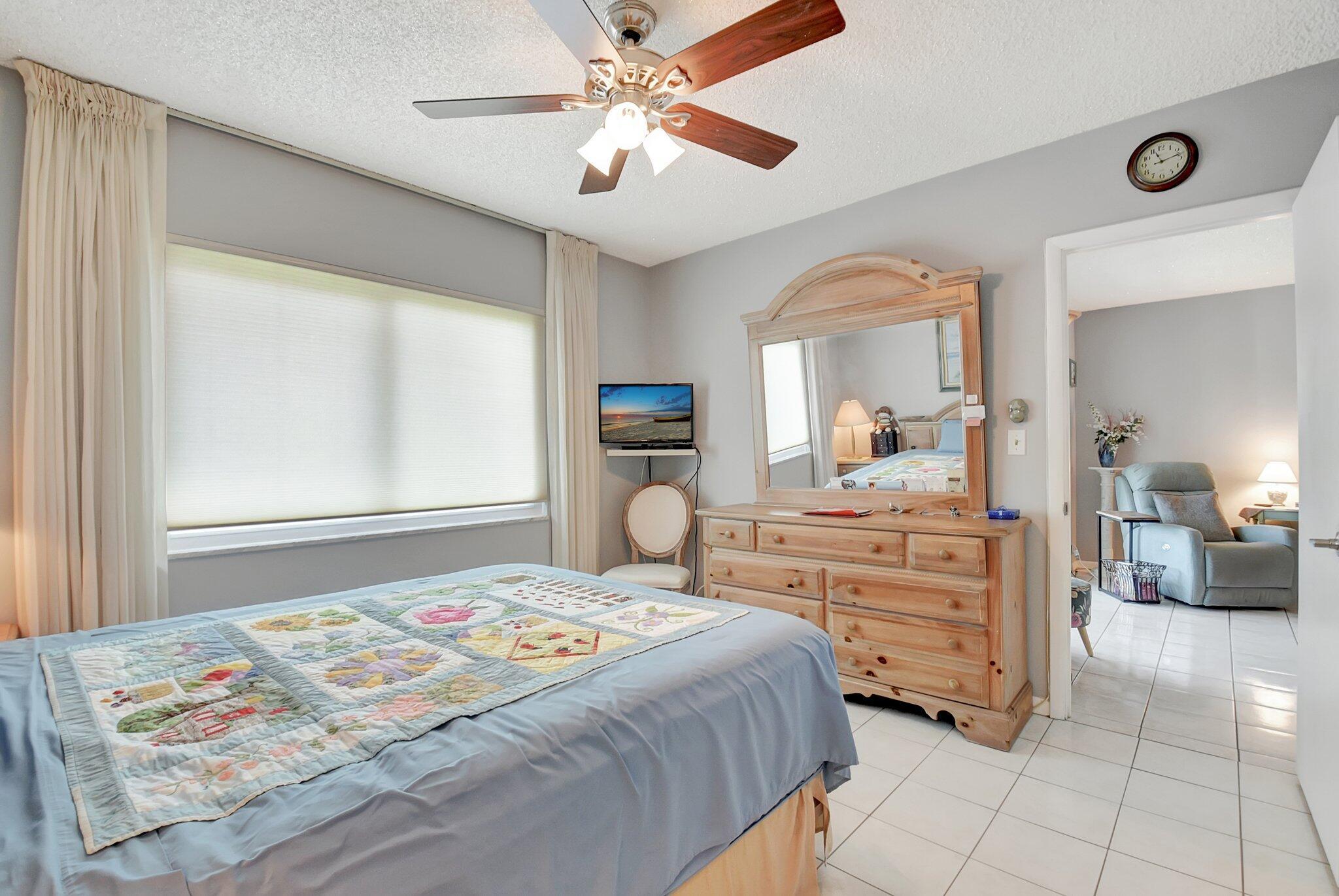 1112 Lake Terrace 203