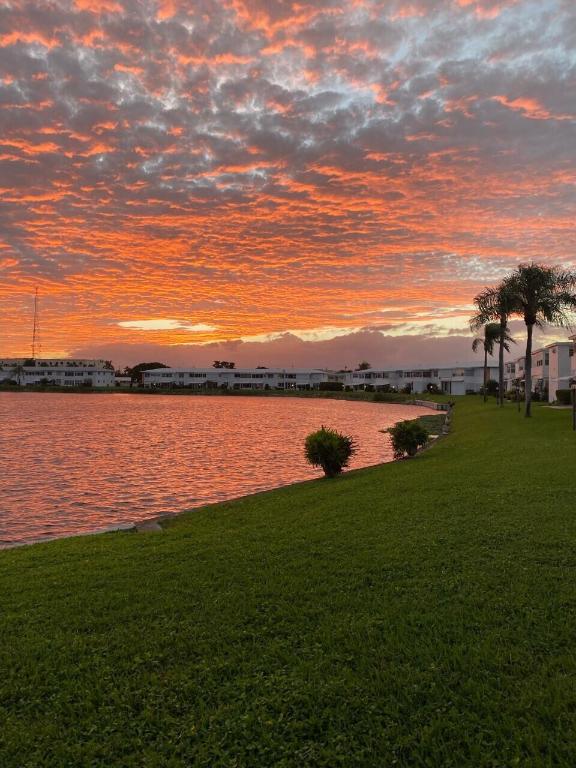 1112 Lake Terrace 203