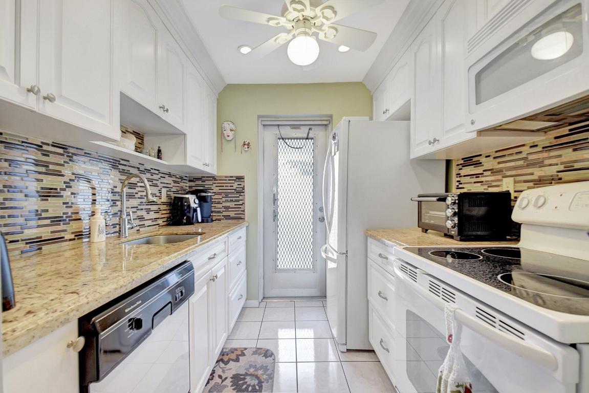 1112 Lake Terrace 203