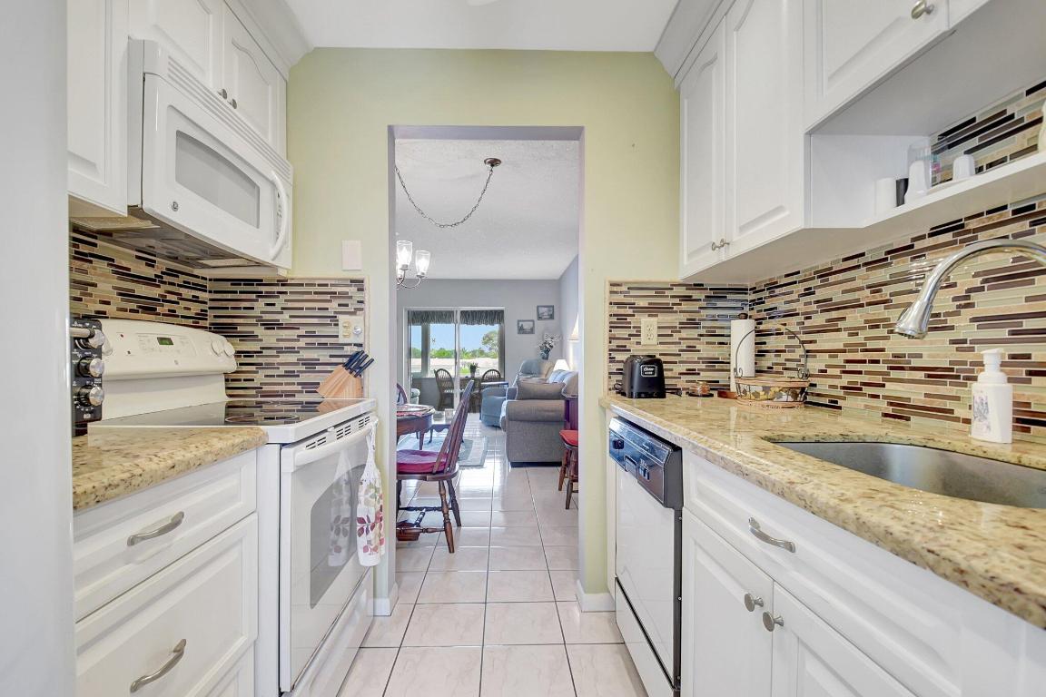 1112 Lake Terrace 203