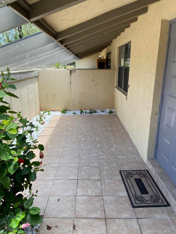 3000 SW 21st Terrace 321b