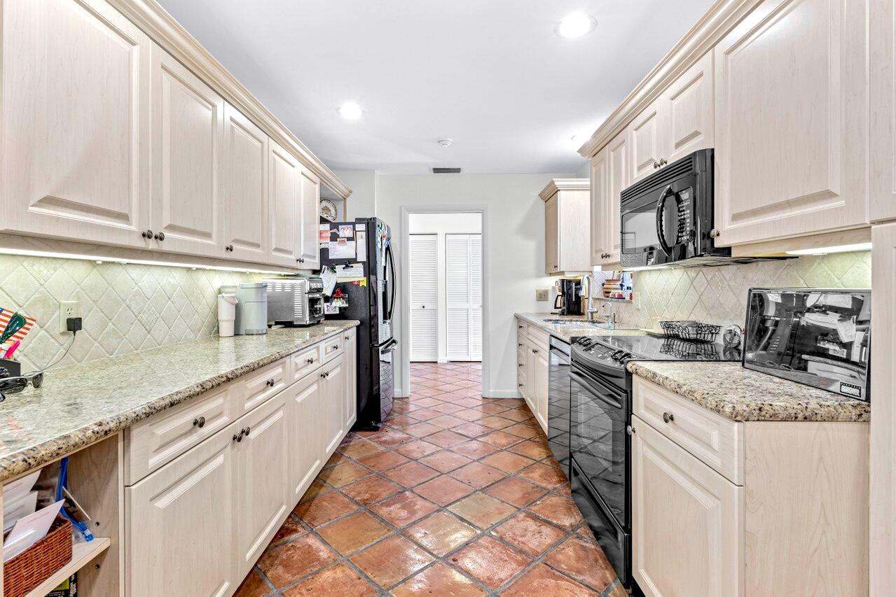 19 Glens Drive W