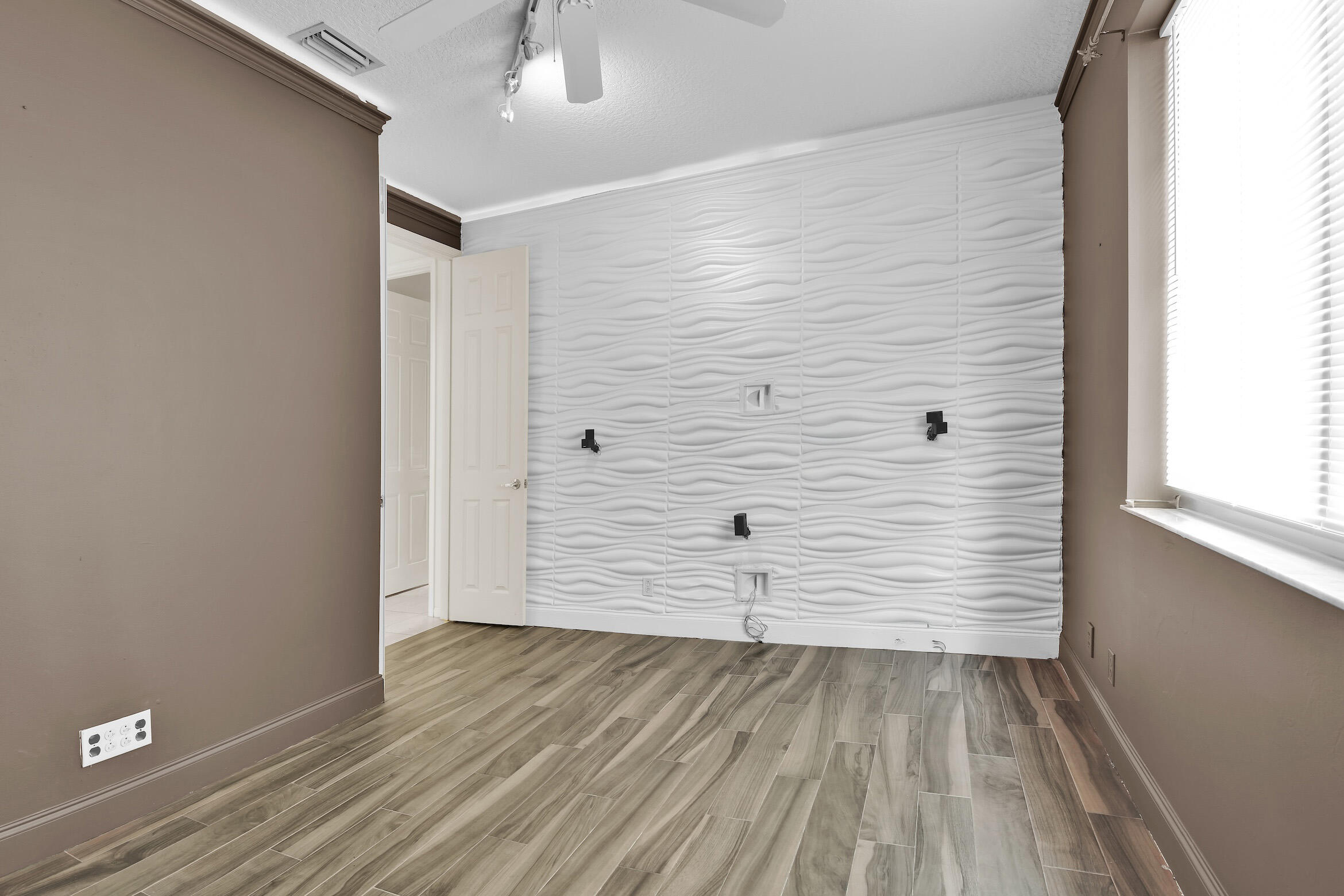 4132 NW 55th Place