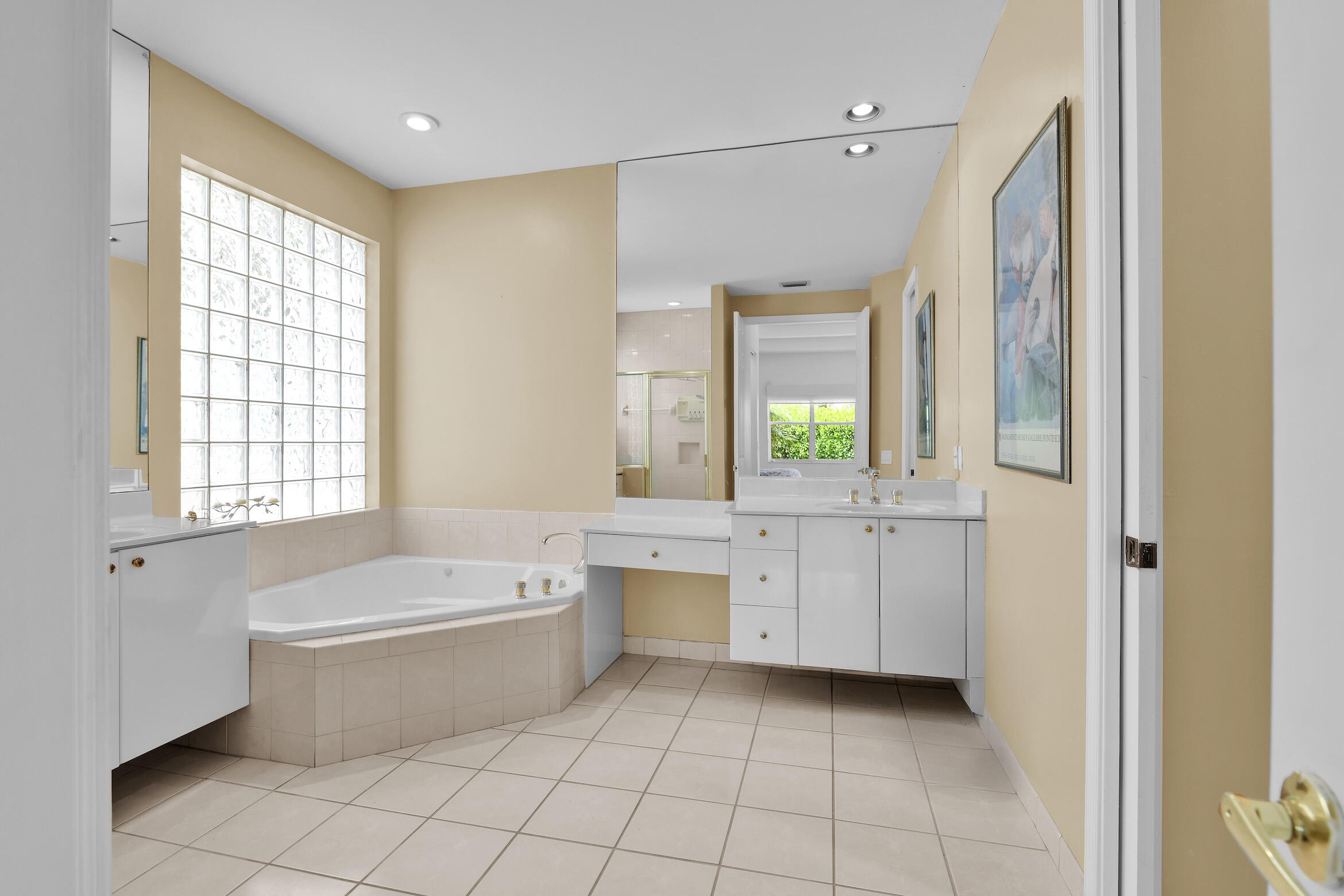 4132 NW 55th Place