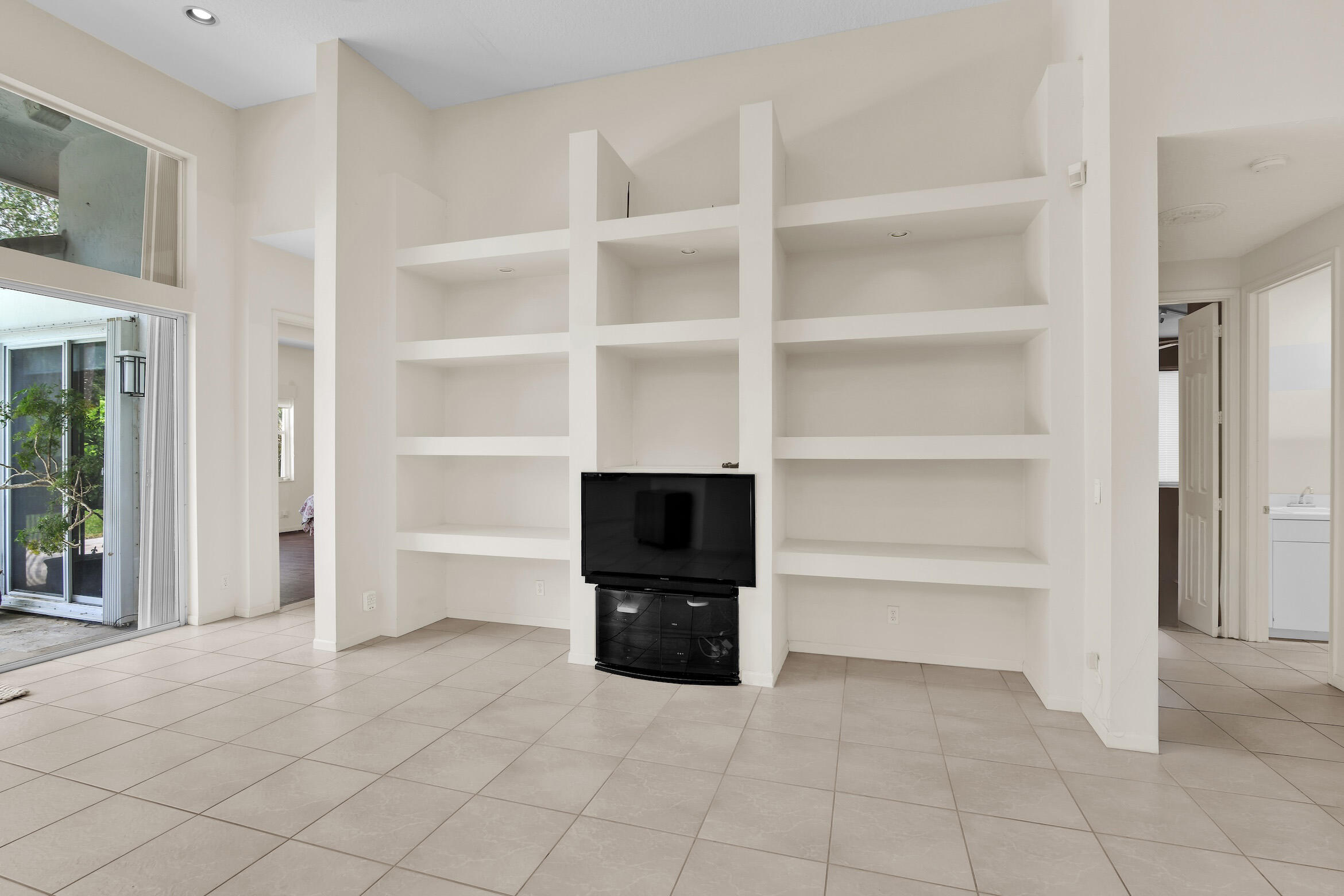 4132 NW 55th Place