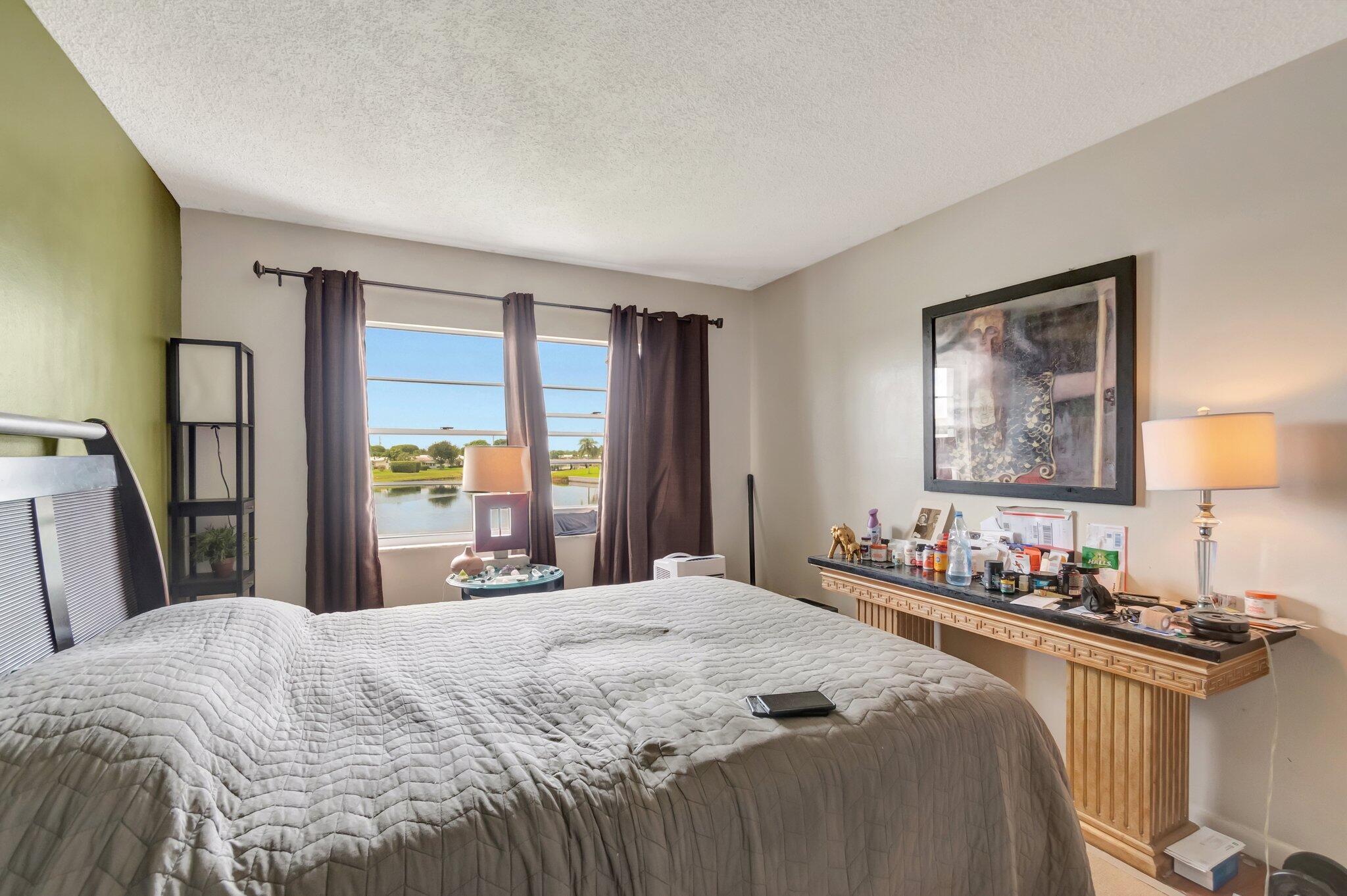 1112 Lake Terrace 207