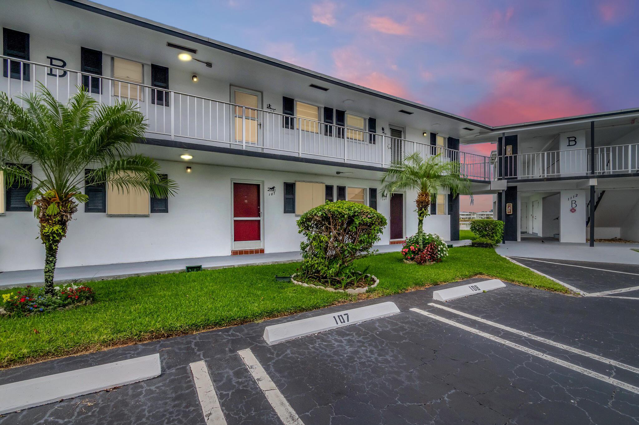 1112 Lake Terrace 207