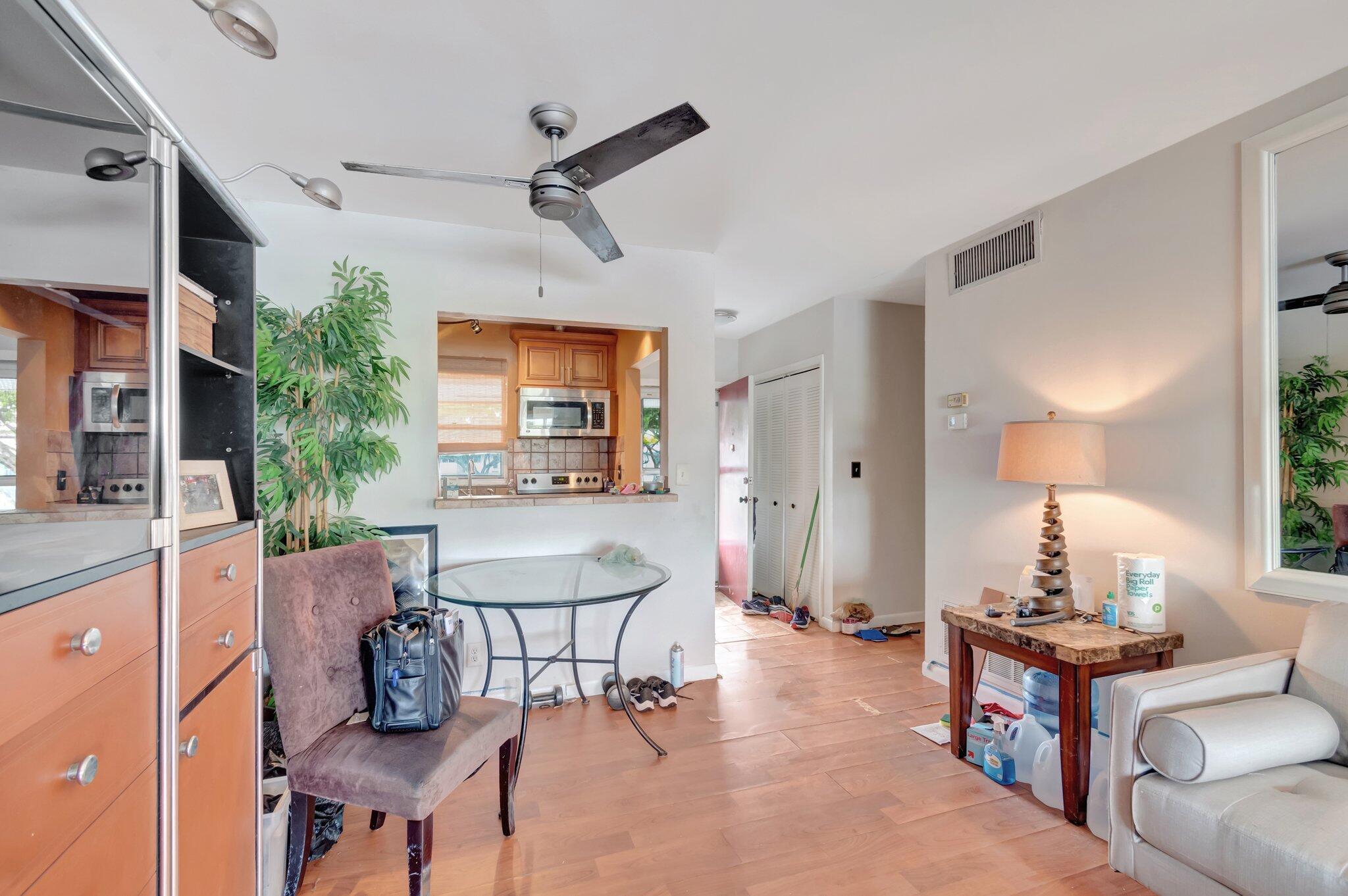 1112 Lake Terrace 207