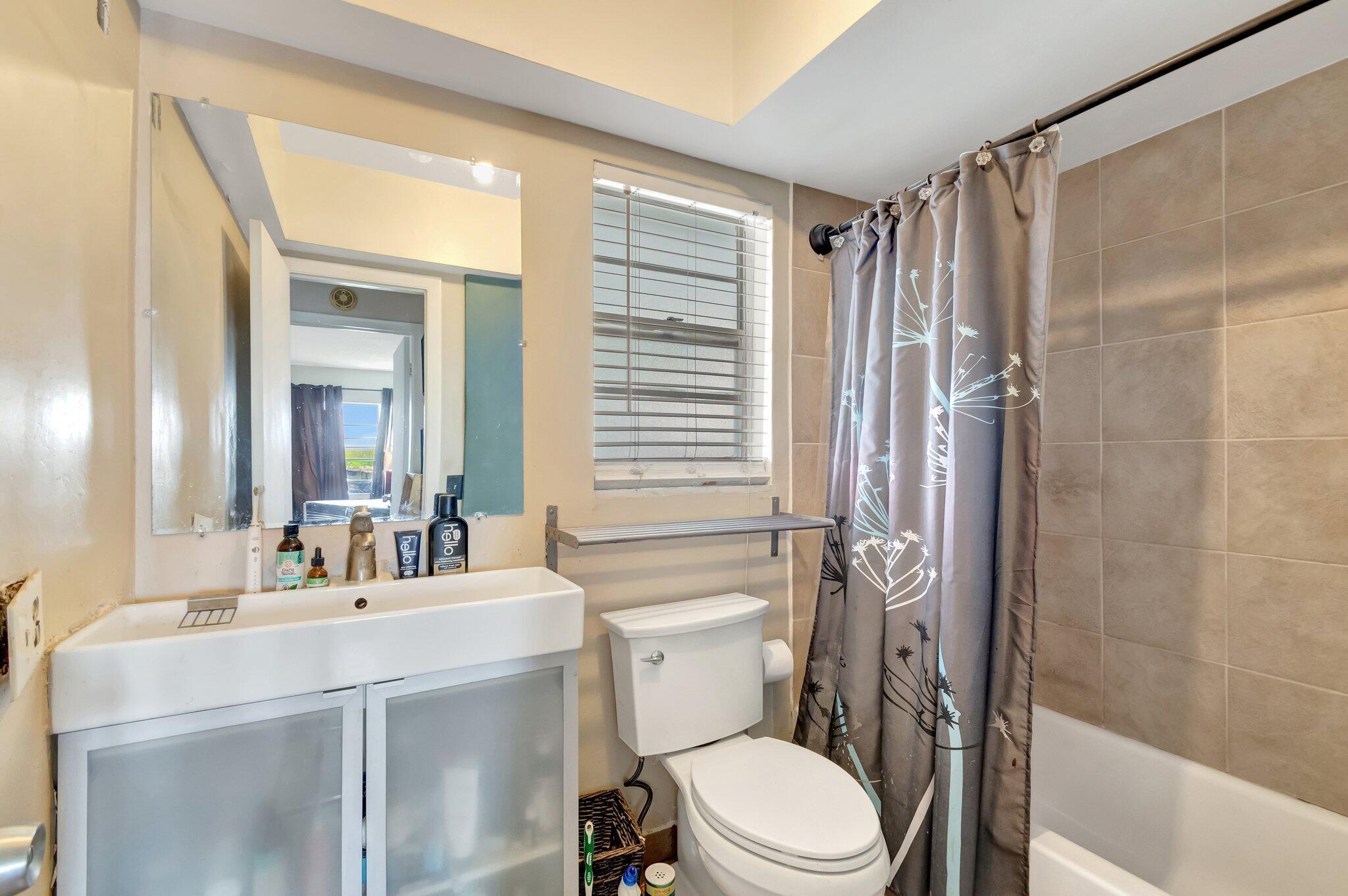 1112 Lake Terrace 207