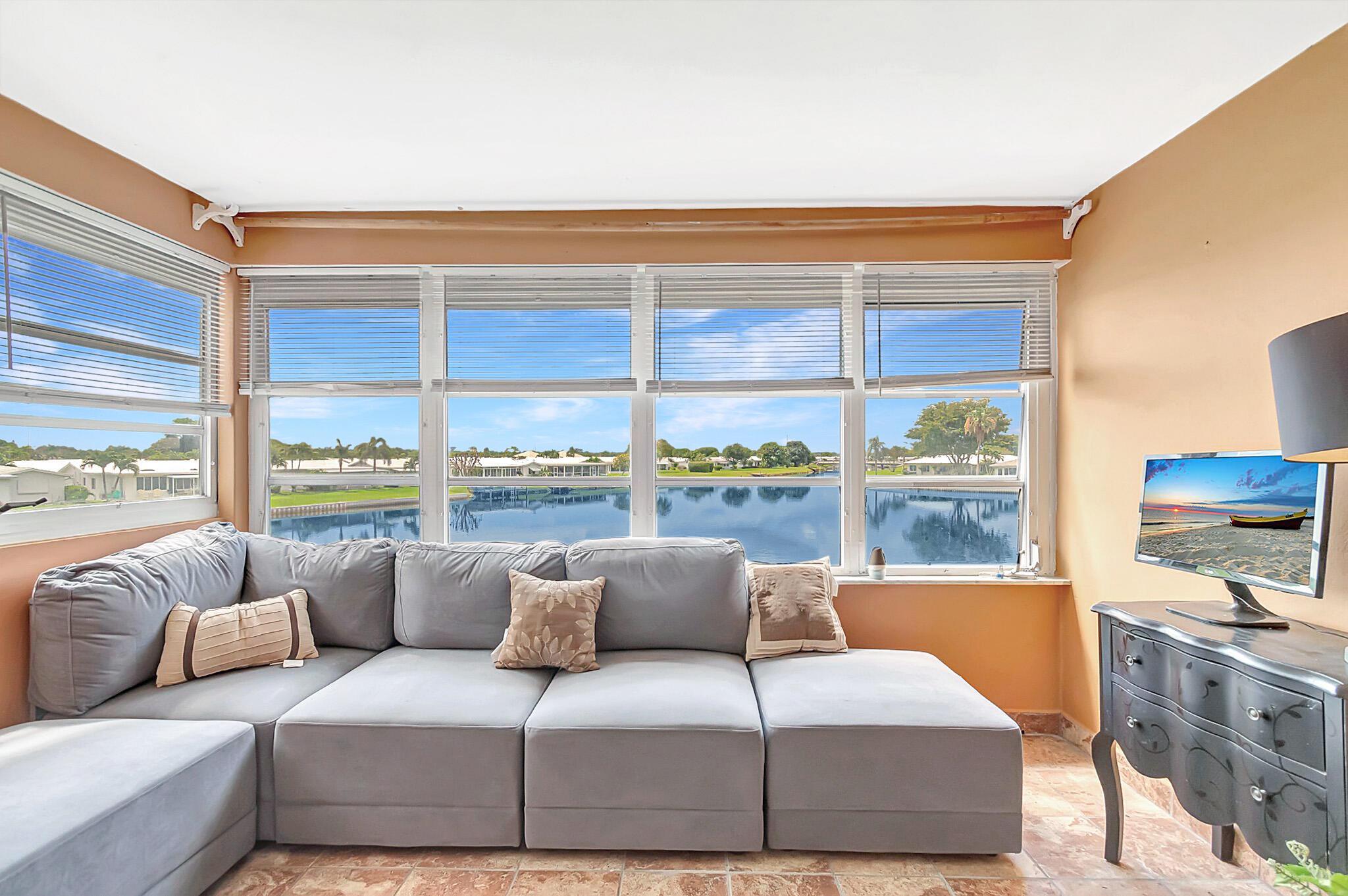 1112 Lake Terrace 207