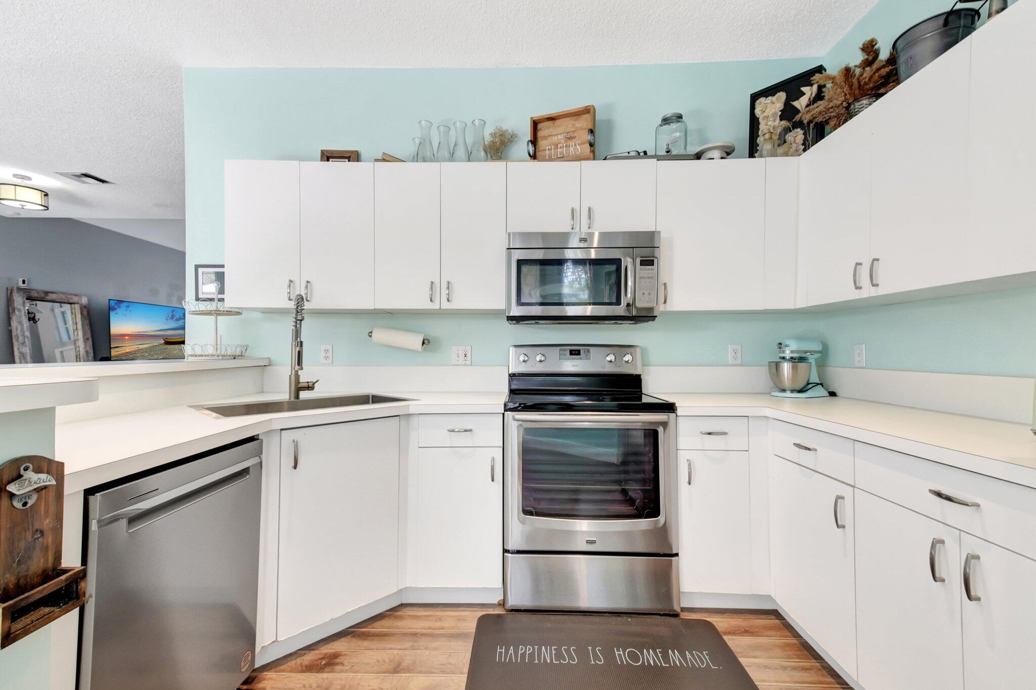 7989 Lakewood Cove Court