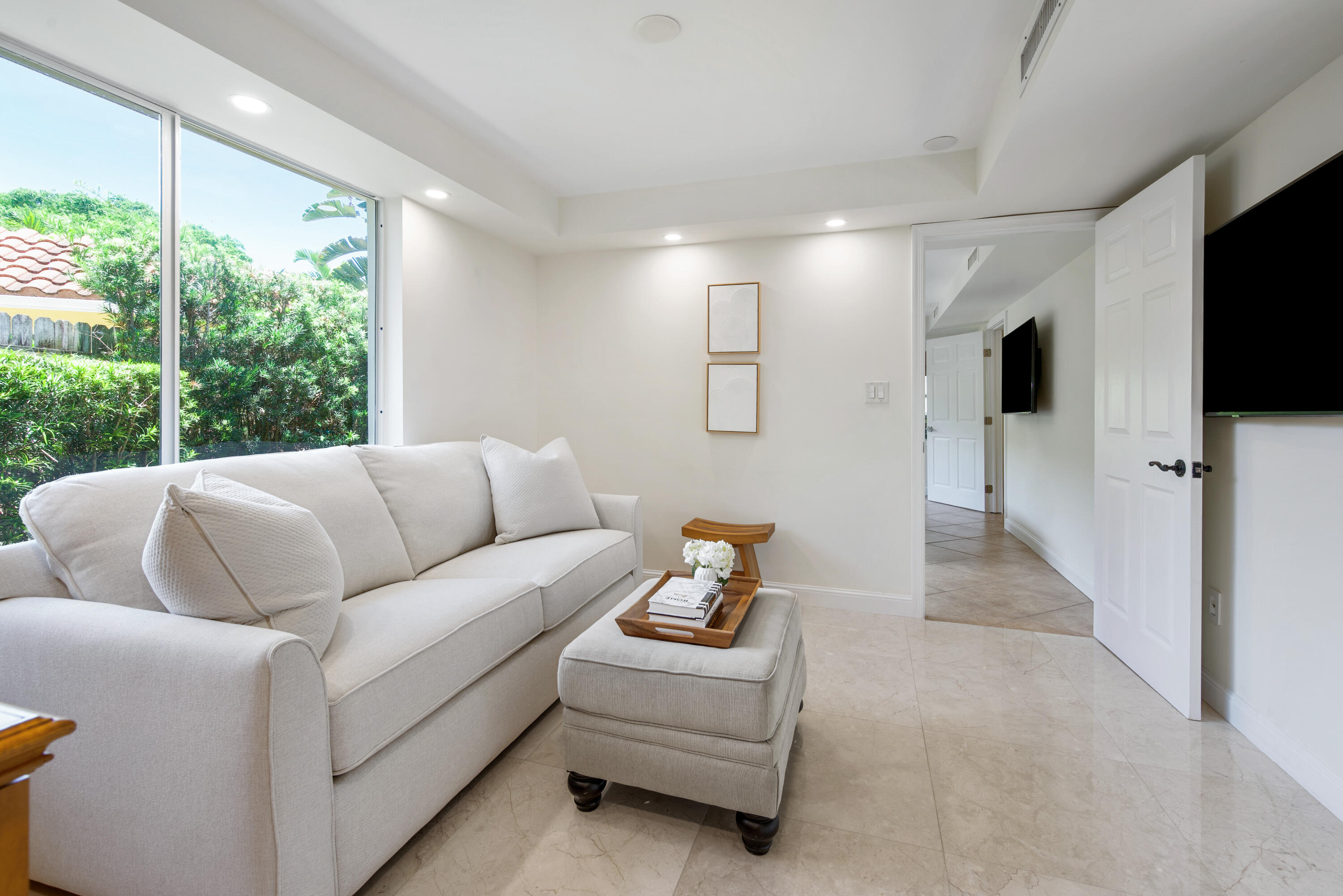 330 SE 7th Avenue