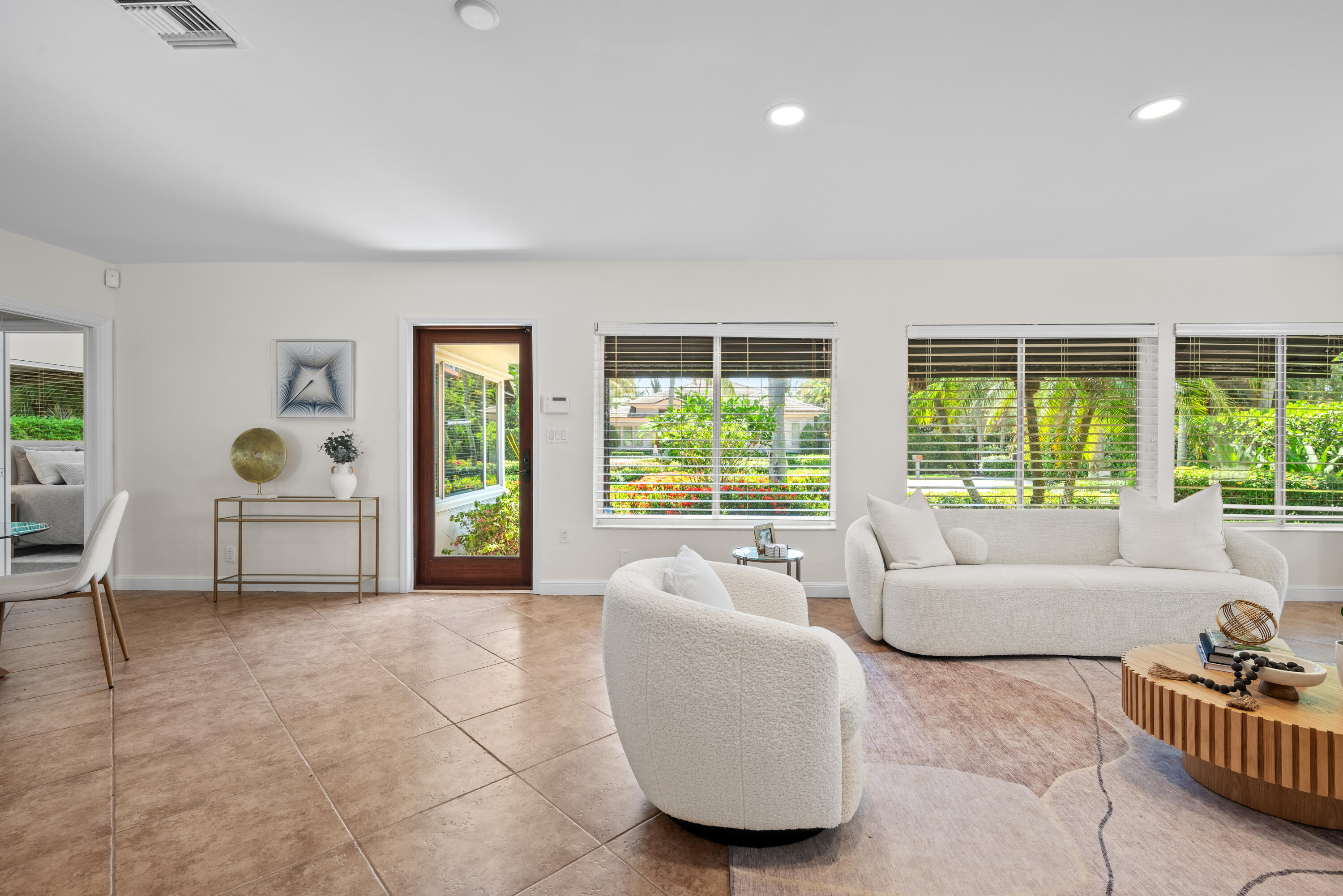 330 SE 7th Avenue