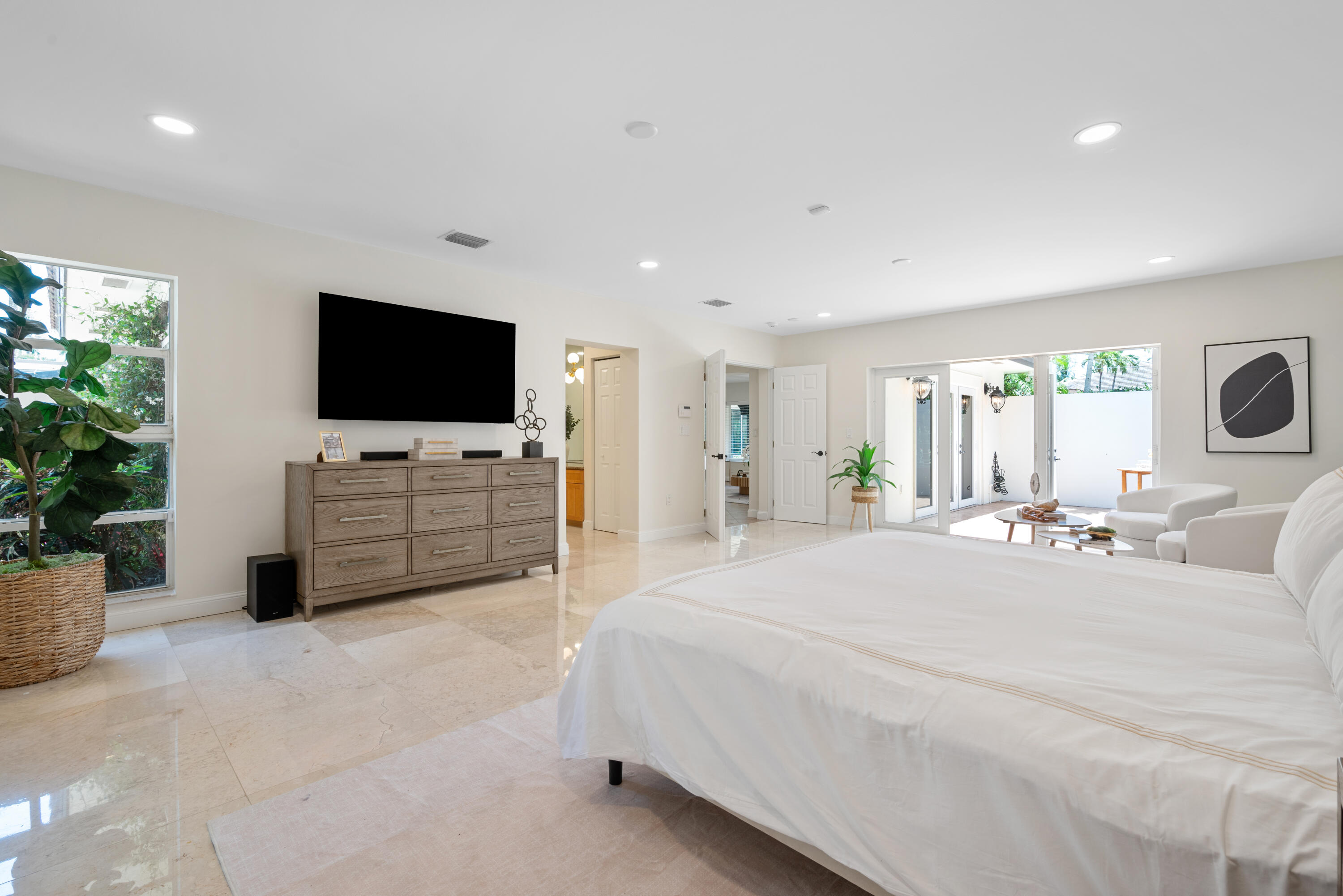 330 SE 7th Avenue
