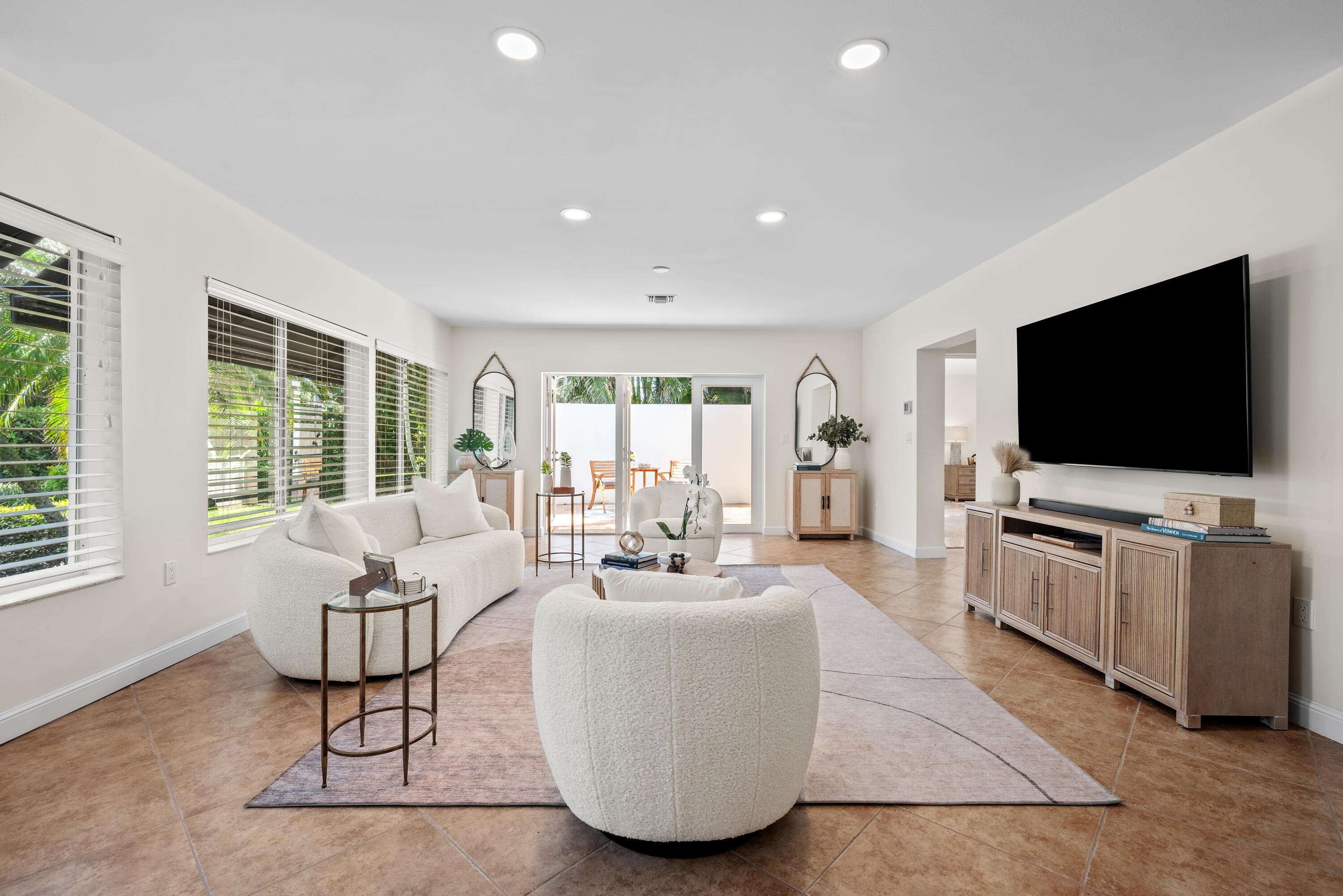 330 SE 7th Avenue