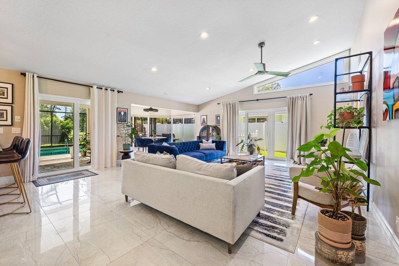 3127 Lakeview Drive