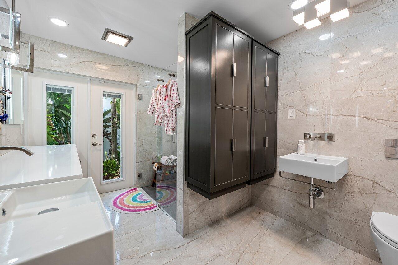 3127 Lakeview Drive
