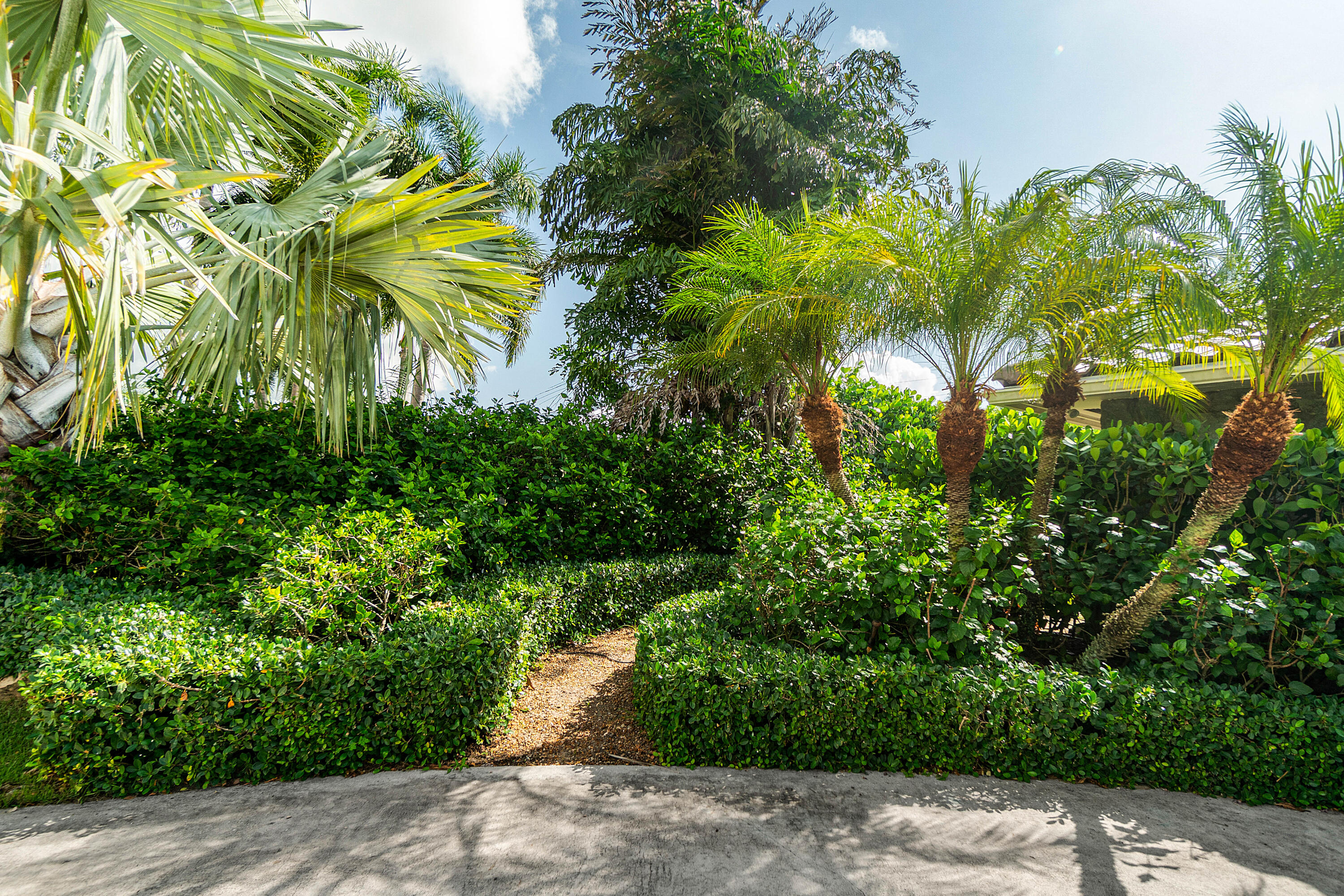 7652 Palm Road