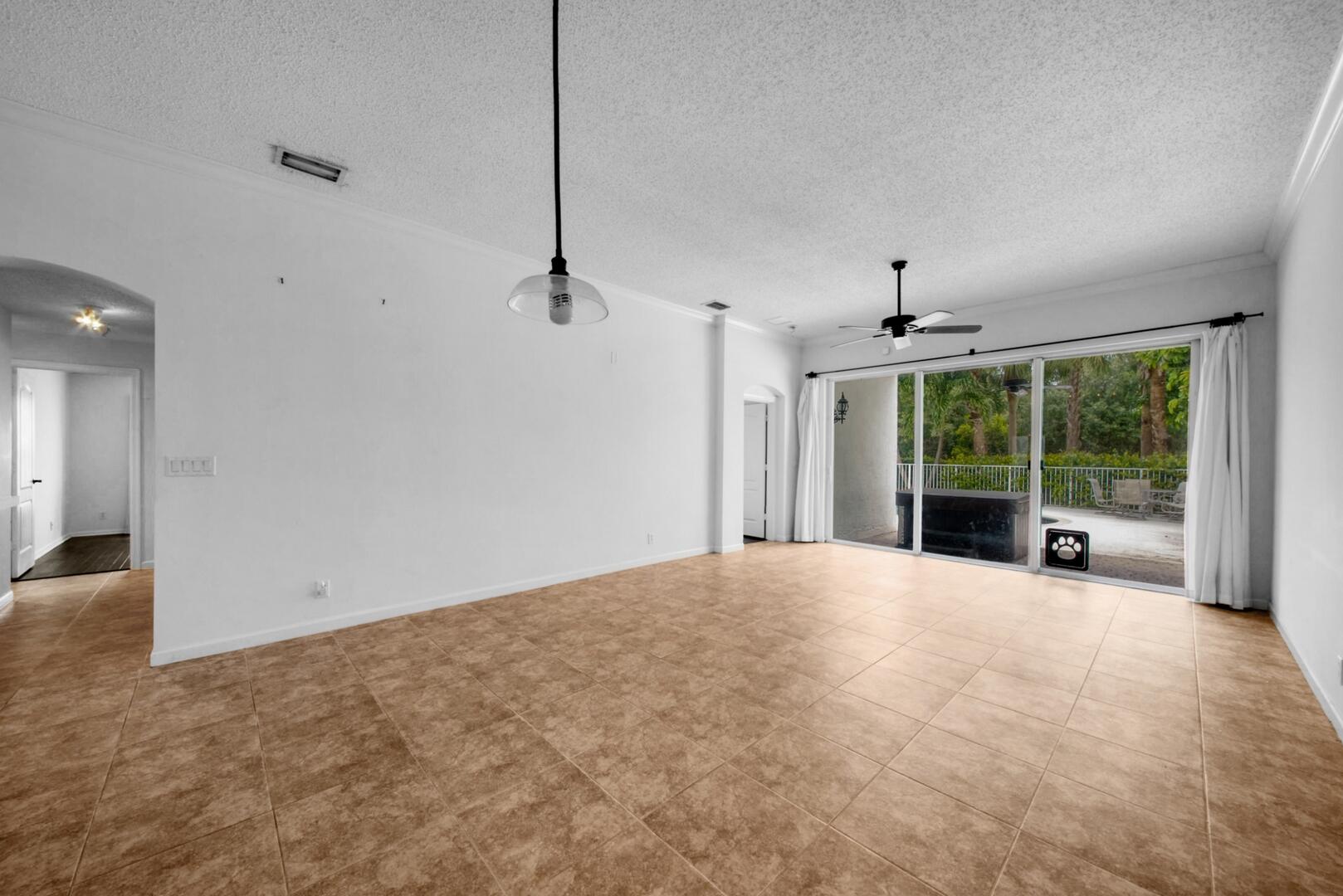 212 Kensington Way