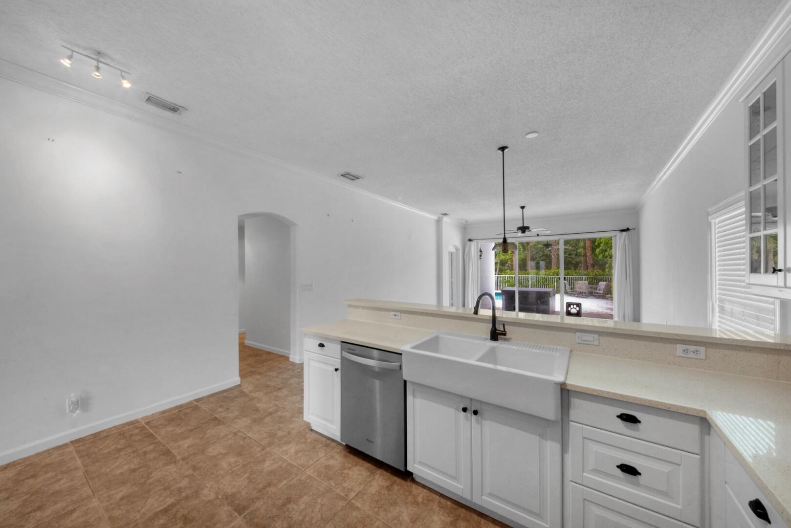 212 Kensington Way