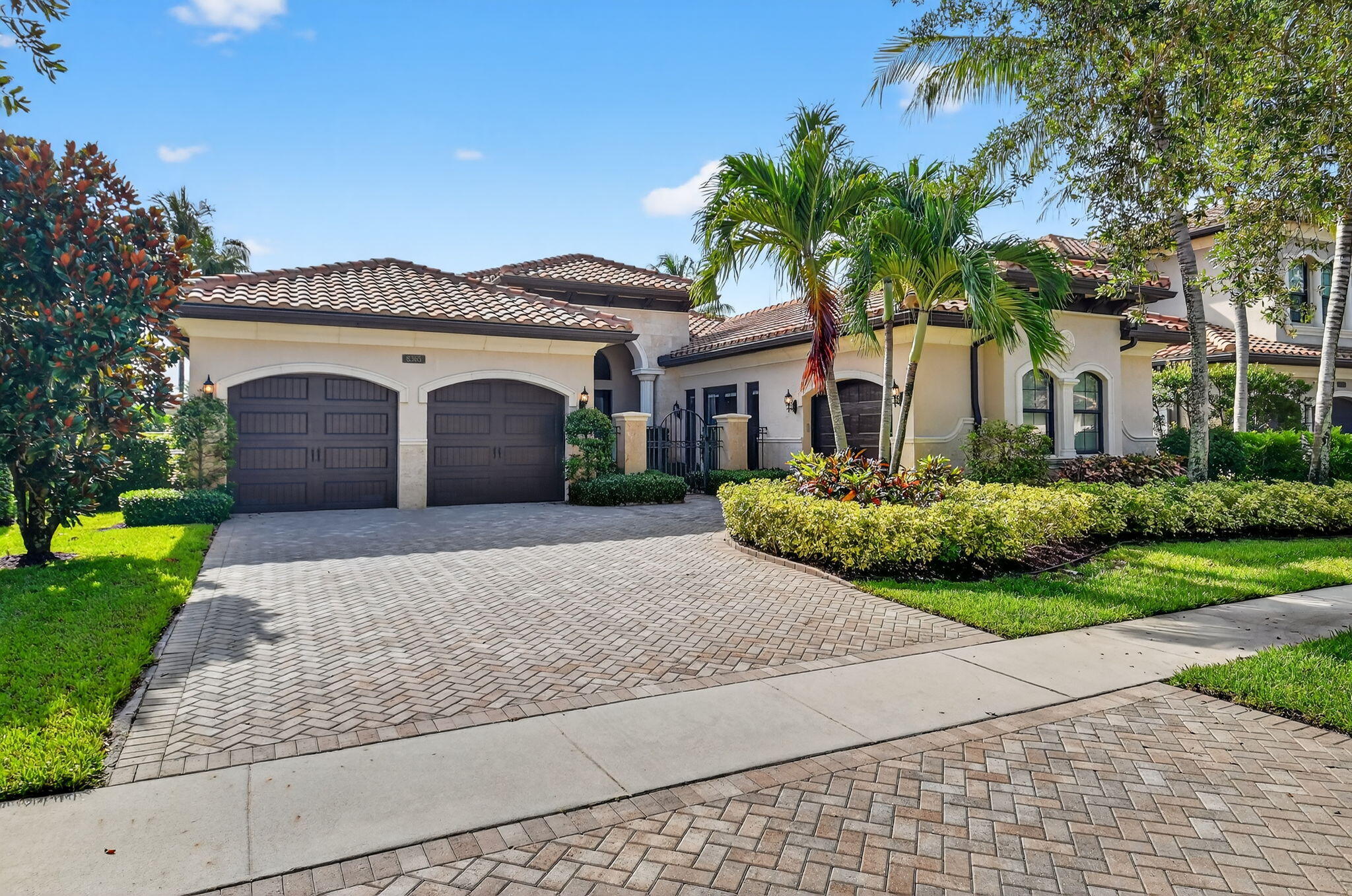 8365 Hawks Gully Avenue