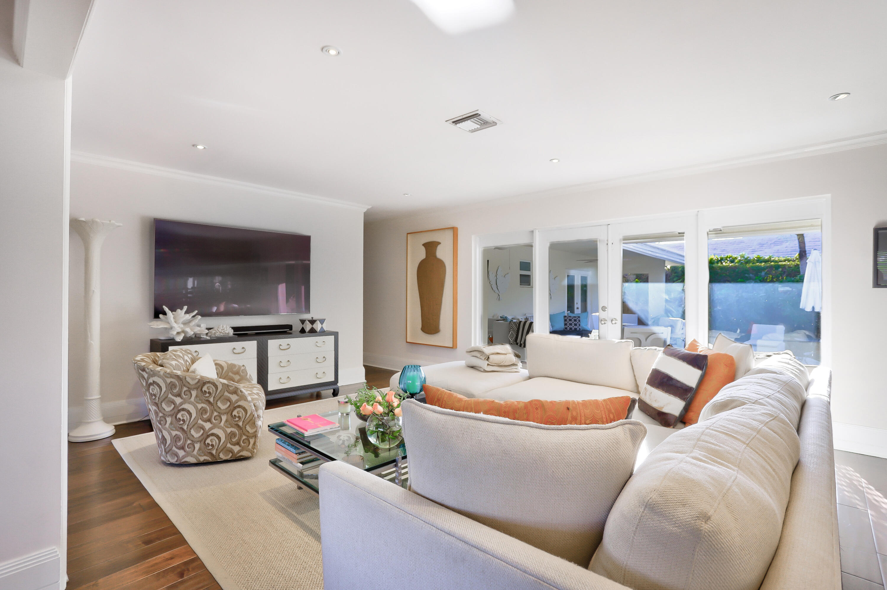 835 Canary Walk