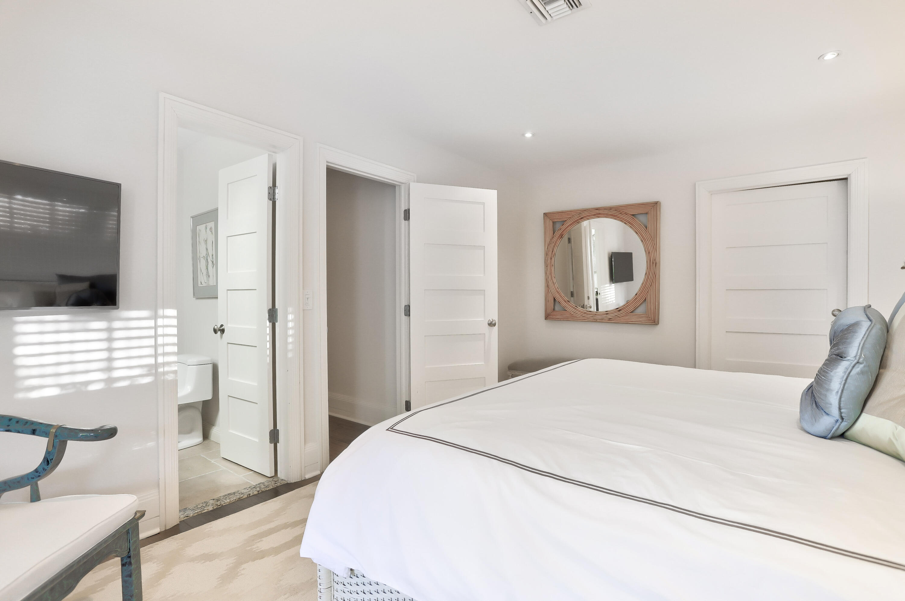 835 Canary Walk