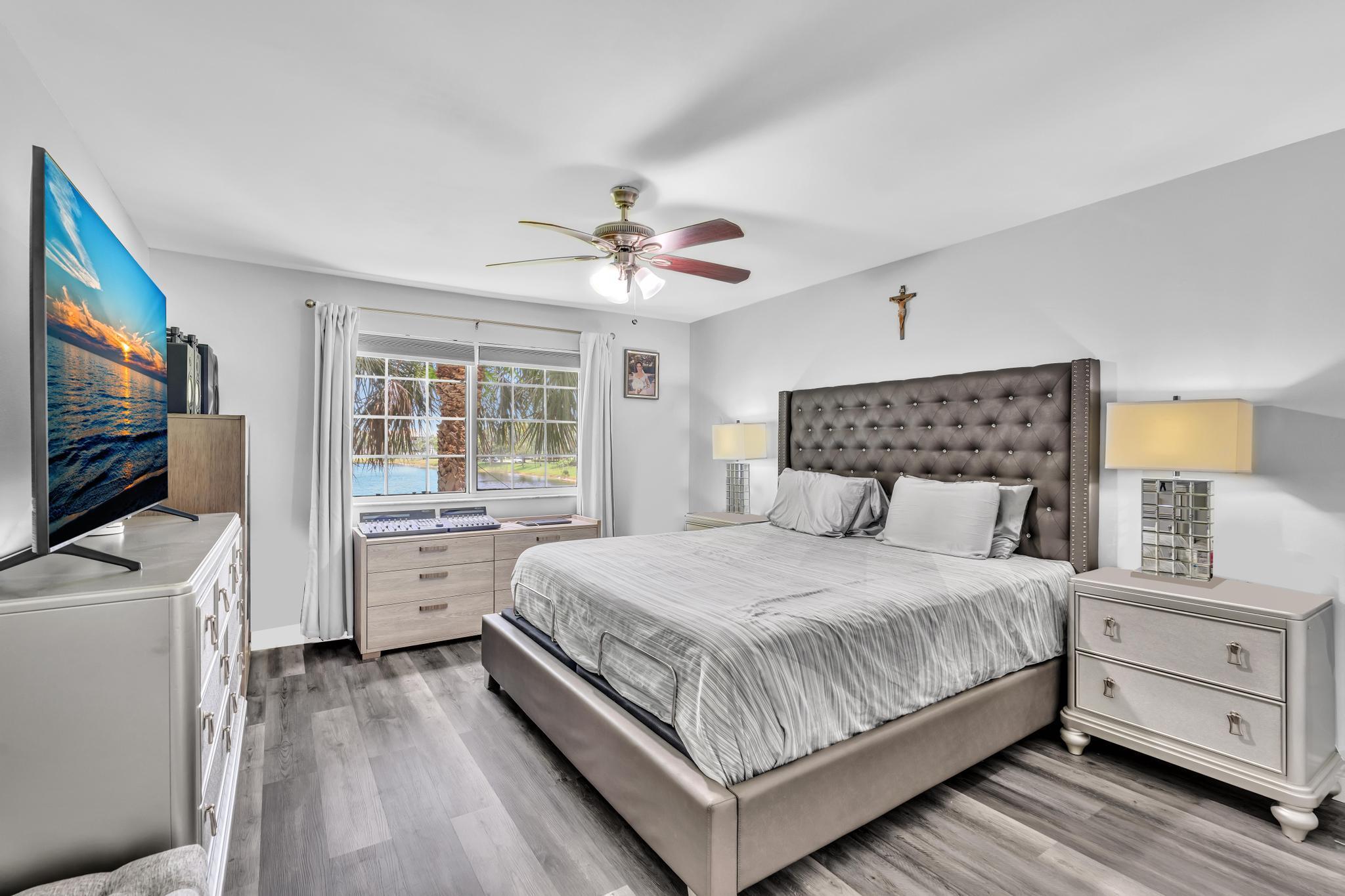 5011 Wiles Road 206