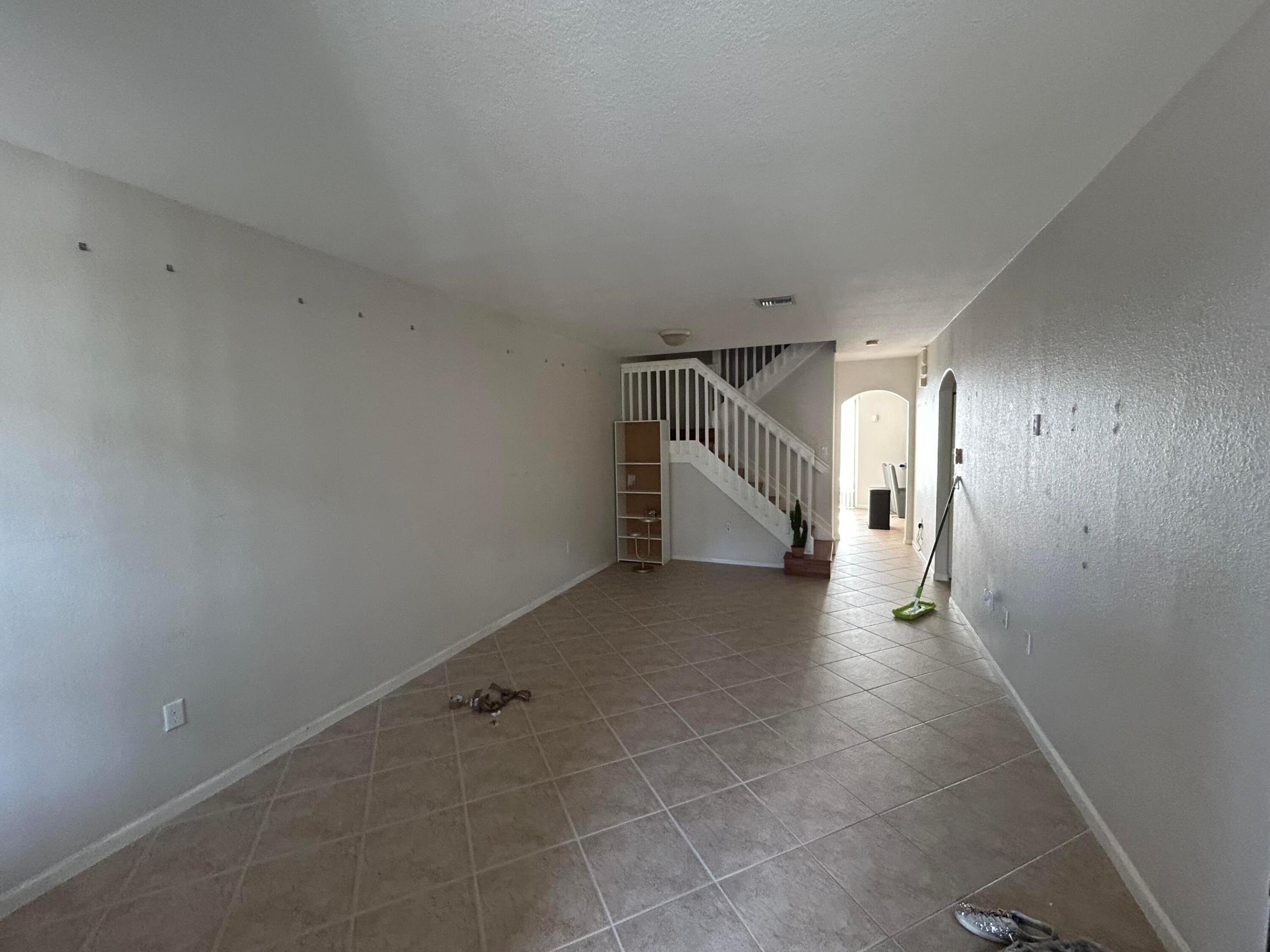 2673 SW 85 Th Avenue 102